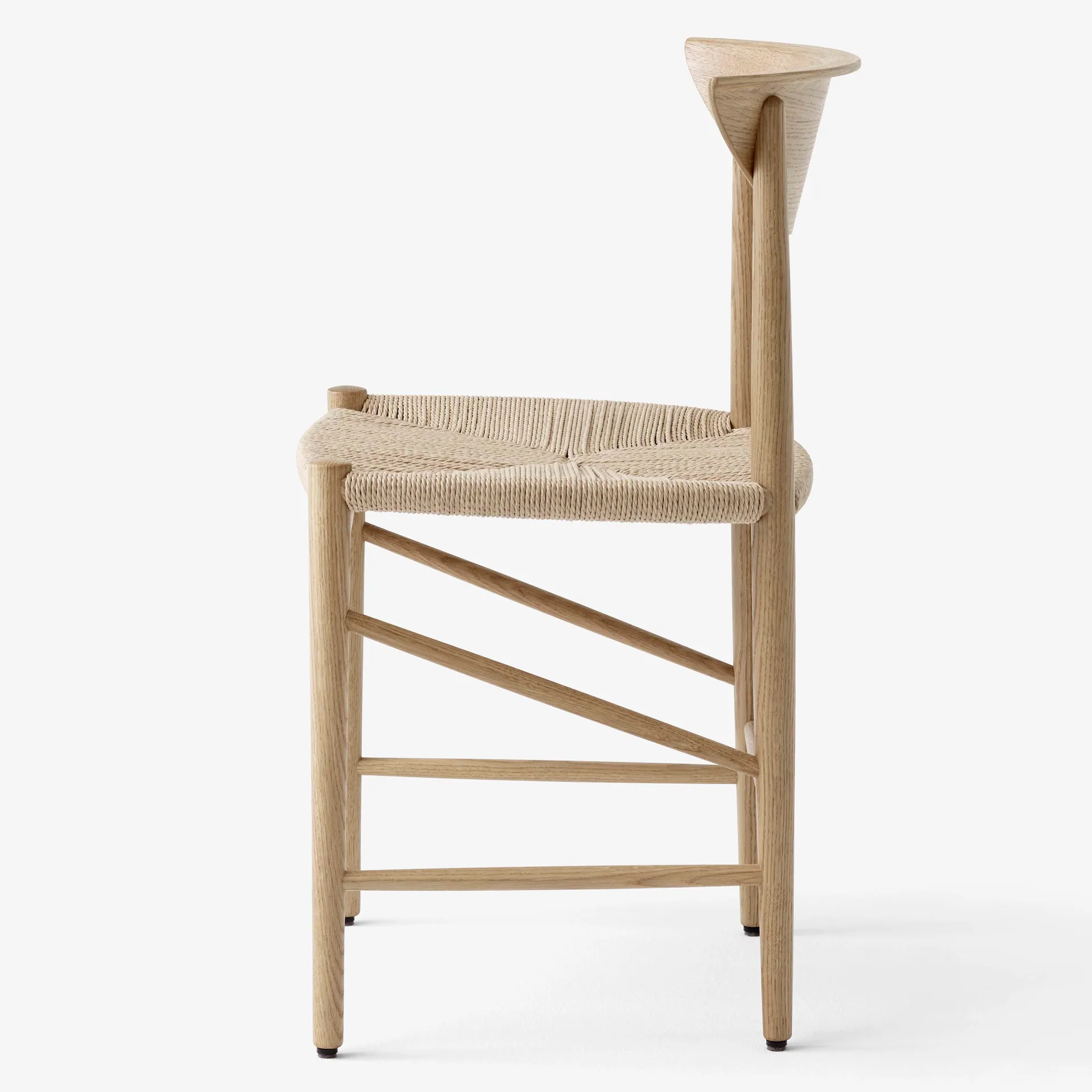 Silla Drawn HM3, Roble barnizado blanco &Tradition