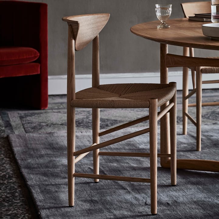 Silla Drawn HM3, Roble barnizado blanco &Tradition