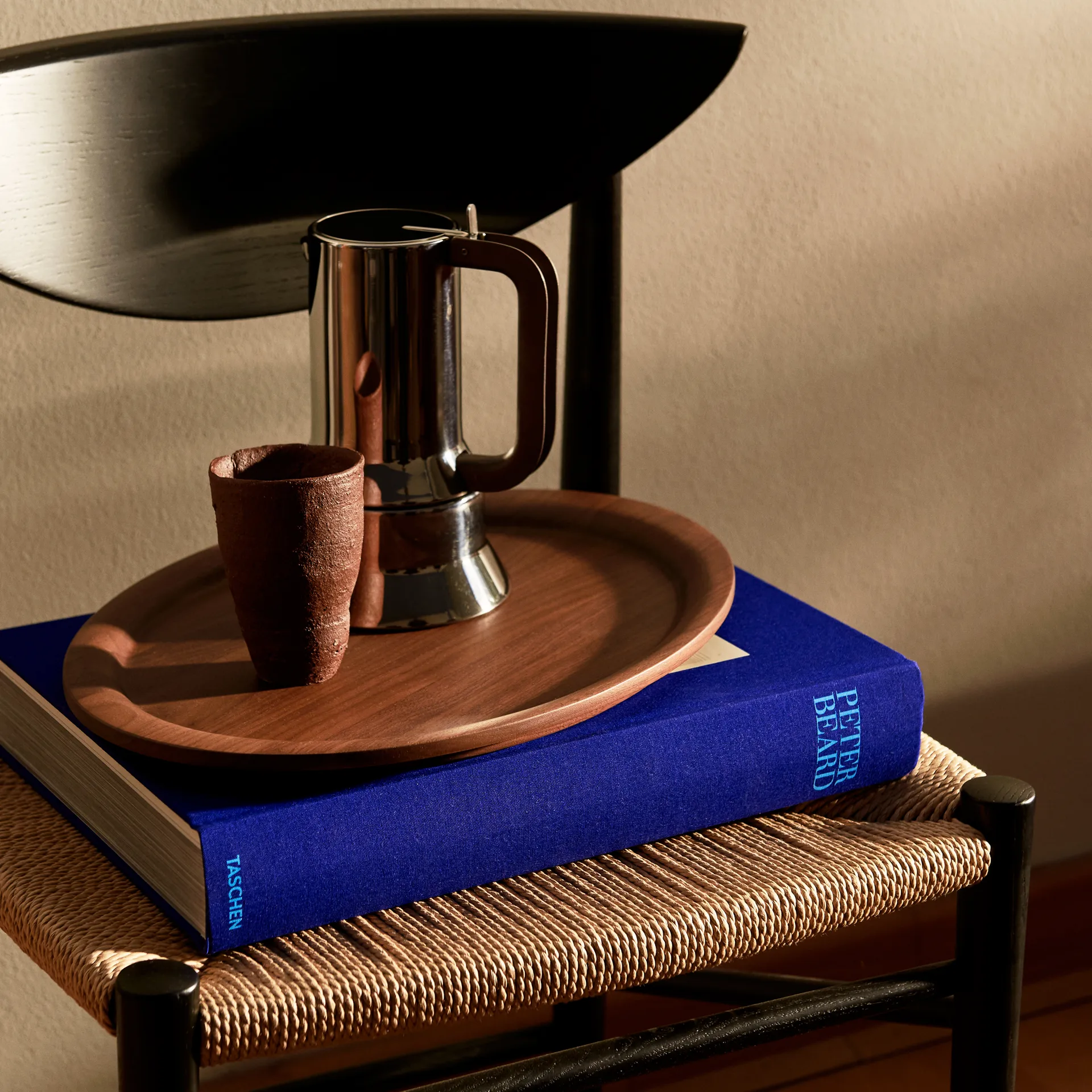 Silla Drawn HM3, roble negro &Tradition