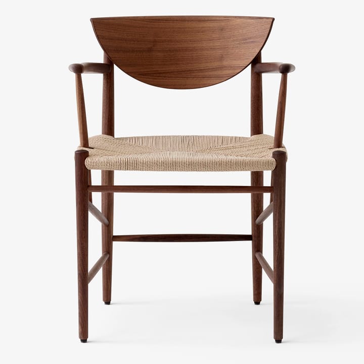 Silla Drawn HM4 con reposabrazos, Nogal &Tradition