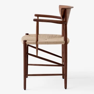 Silla Drawn HM4 con reposabrazos - Nogal - &Tradition