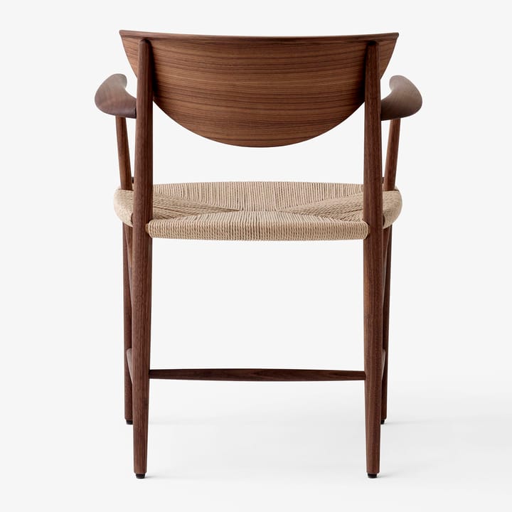 Silla Drawn HM4 con reposabrazos, Nogal &Tradition