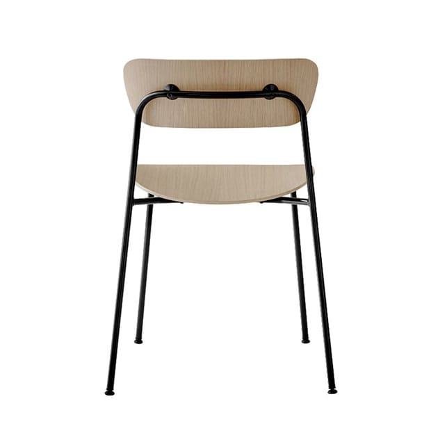Silla Pavilion AV1, roble lacado &Tradition