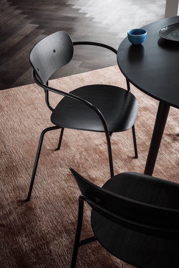 Silla Pavilion AV2, roble lacado oscuro &Tradition