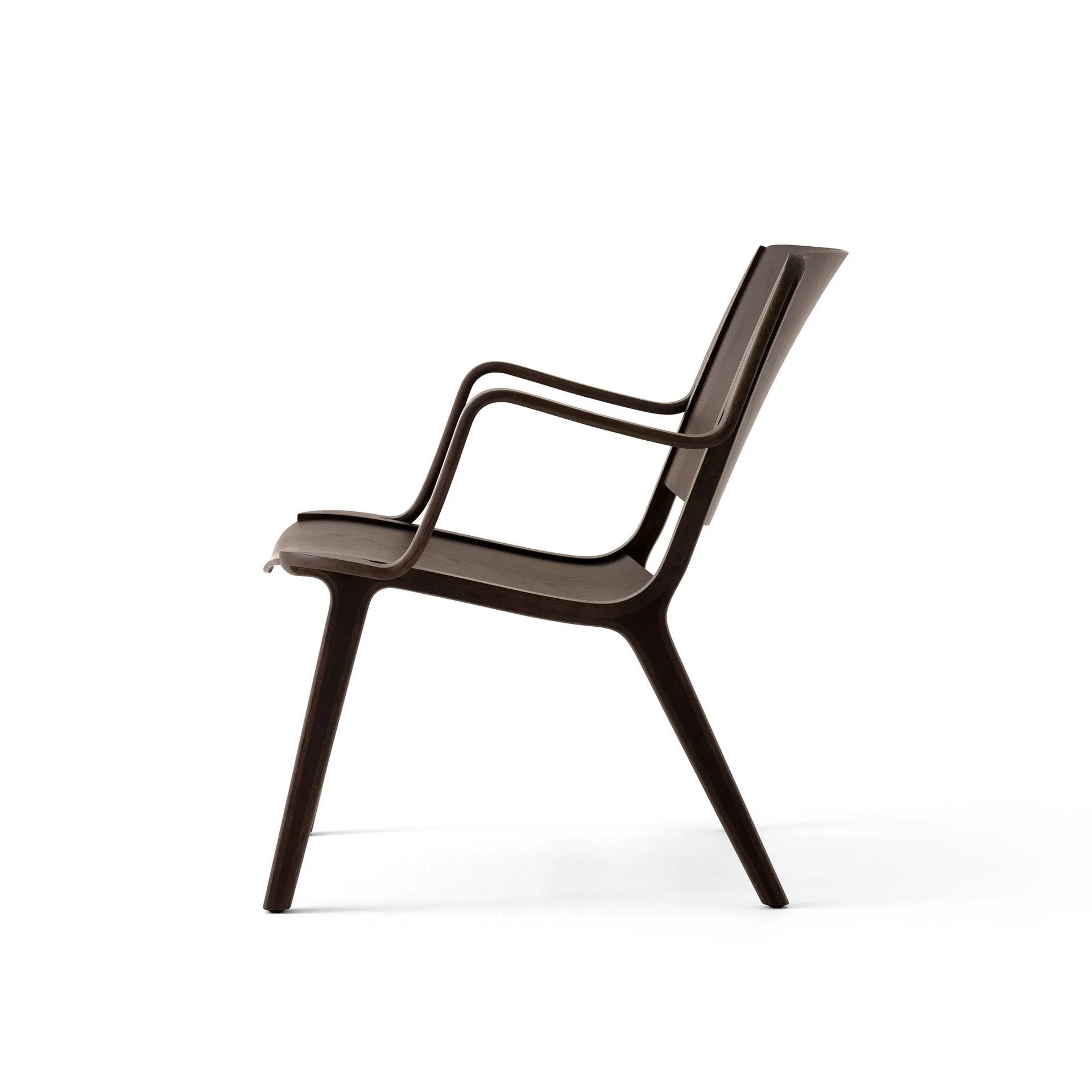 Sillón con reposabrazos AX HM11 Lounge Chair, Dark stained oak &Tradition