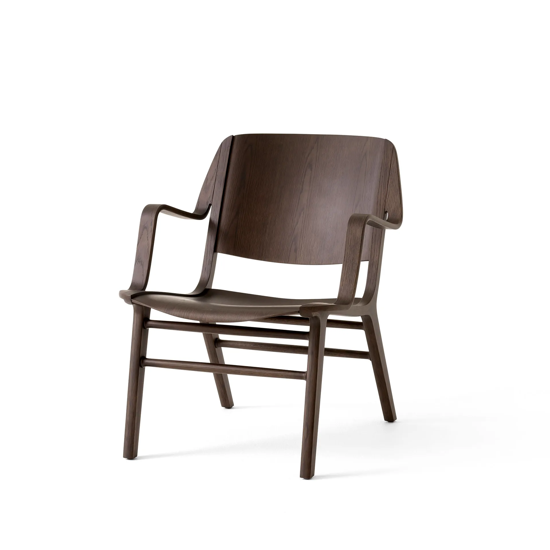 Sillón con reposabrazos AX HM11 Lounge Chair, Dark stained oak &Tradition