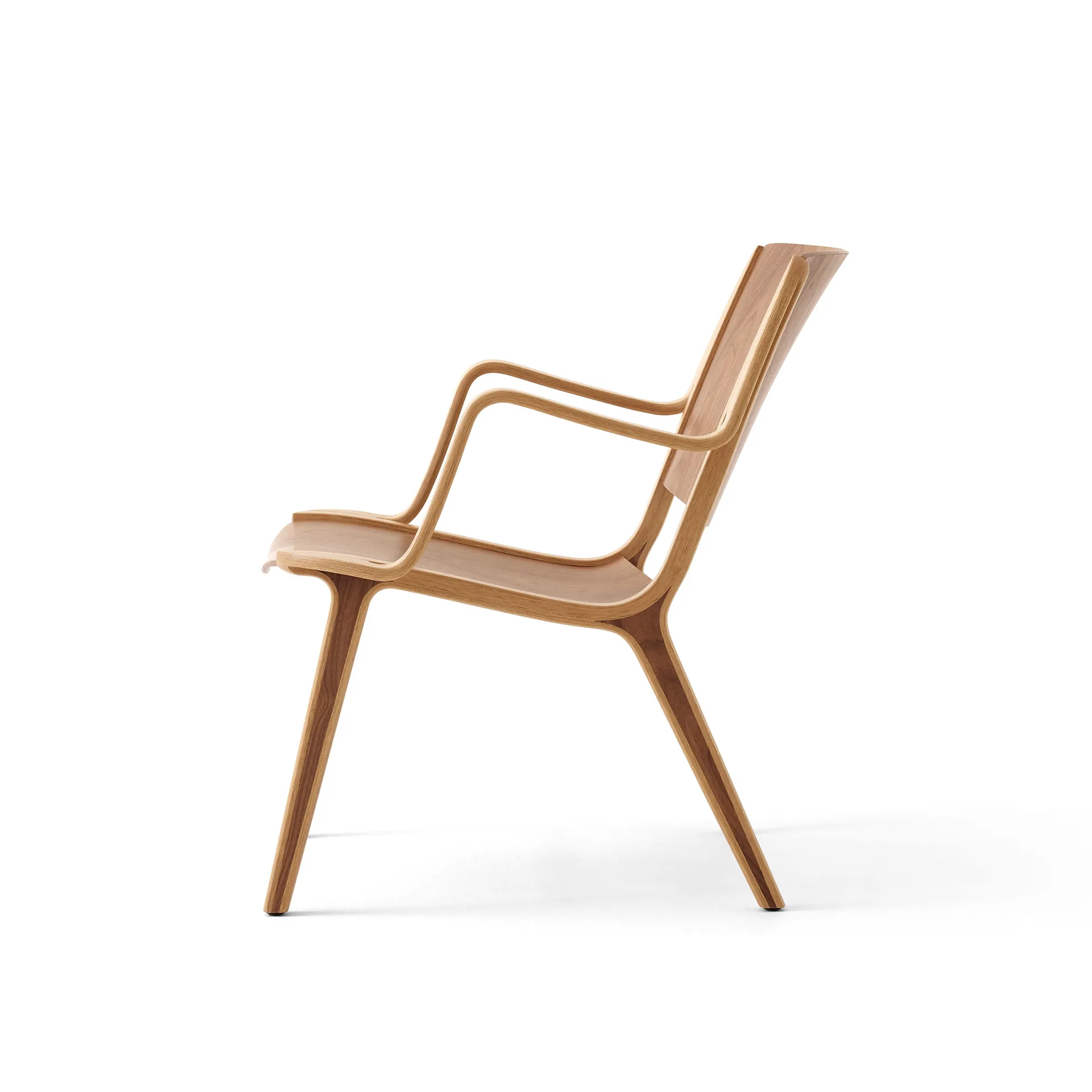 Sillón con reposabrazos AX HM11 Lounge Chair, Walnut-oak &Tradition