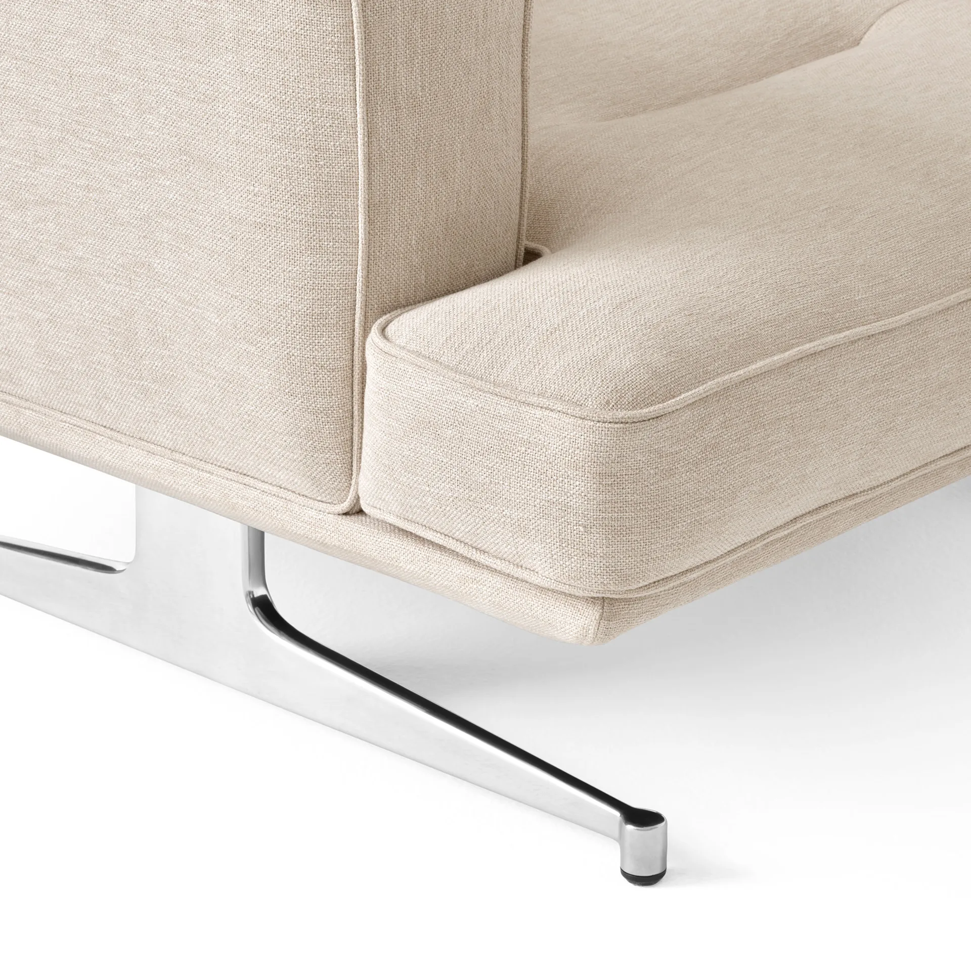 Sillón Inland AV21, Clay 0011-polished aluminium &Tradition