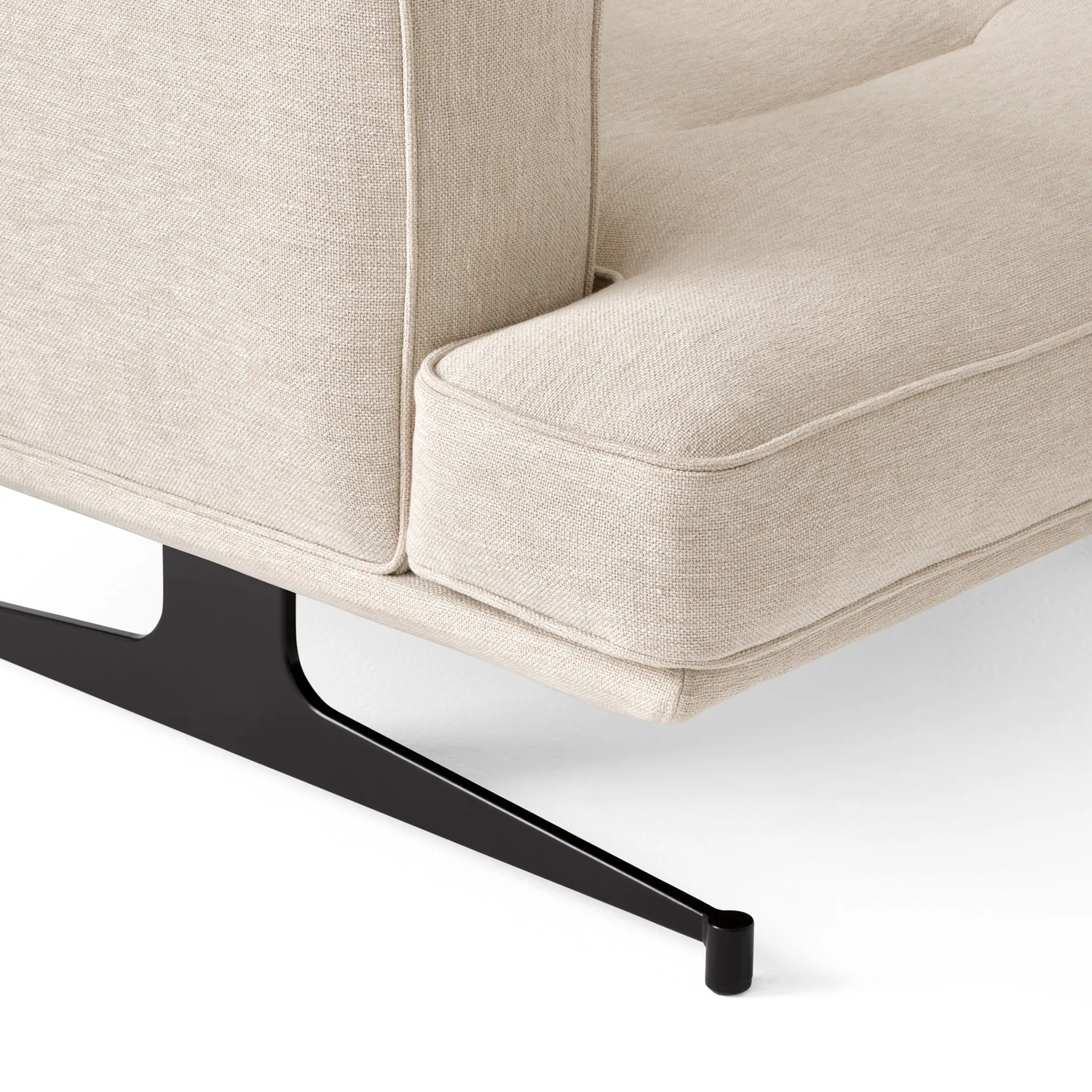 Sillón Inland AV21, Clay 0011-warm black &Tradition