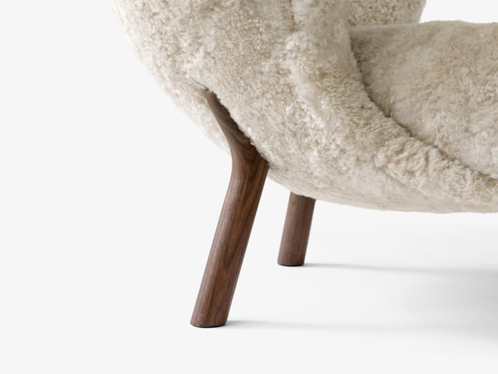 Sillón Little Petra VB1 incl. puf ATD1, nogal aceitado-Moonlight &Tradition