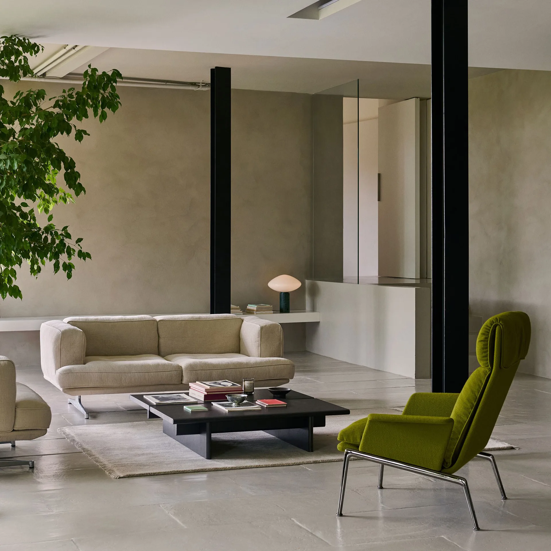 Sillón lounge Muno LN17 High back, Warm black-Vidar 0956 &Tradition