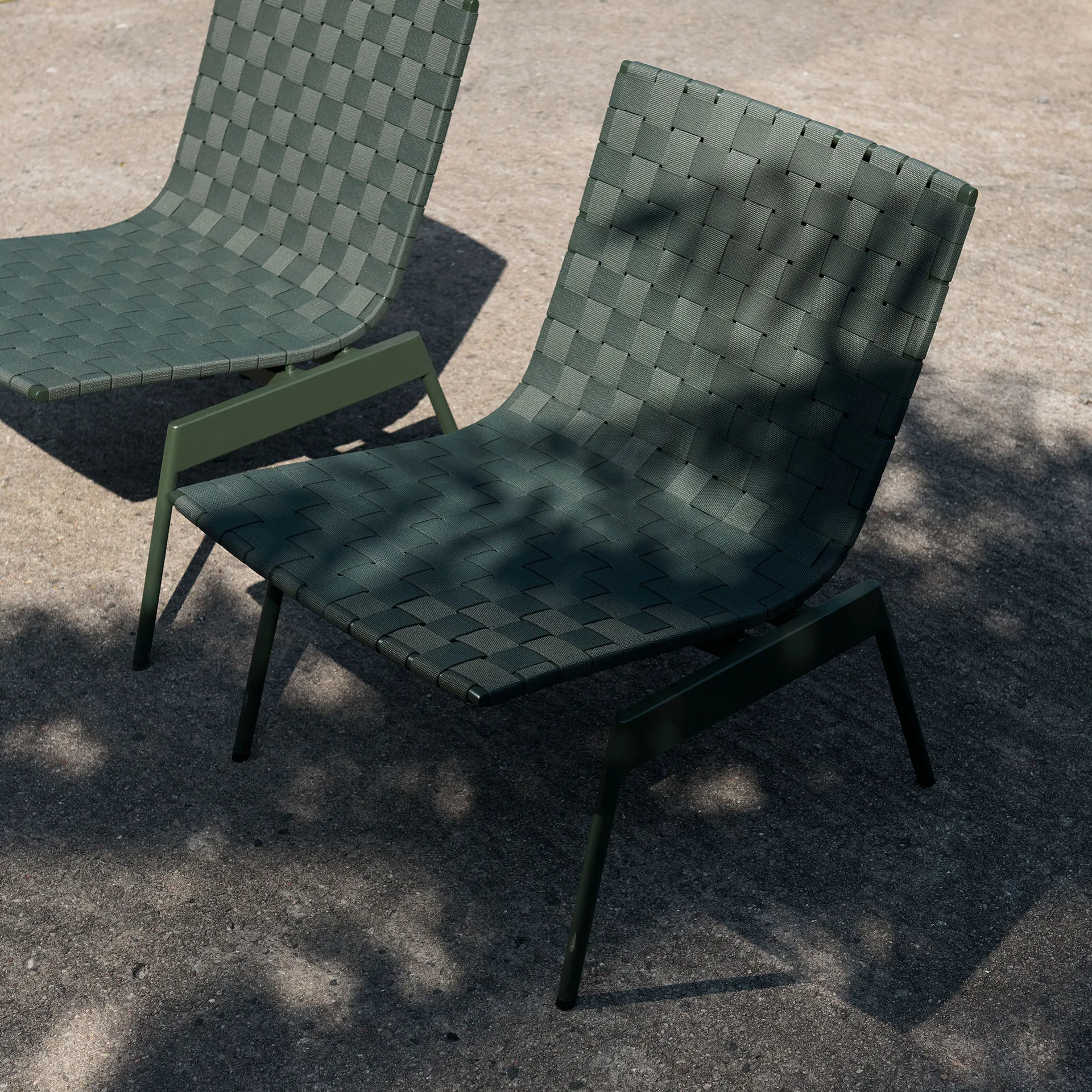 Sillón lounge Ville Outdoor AV44 , Bronze green &Tradition