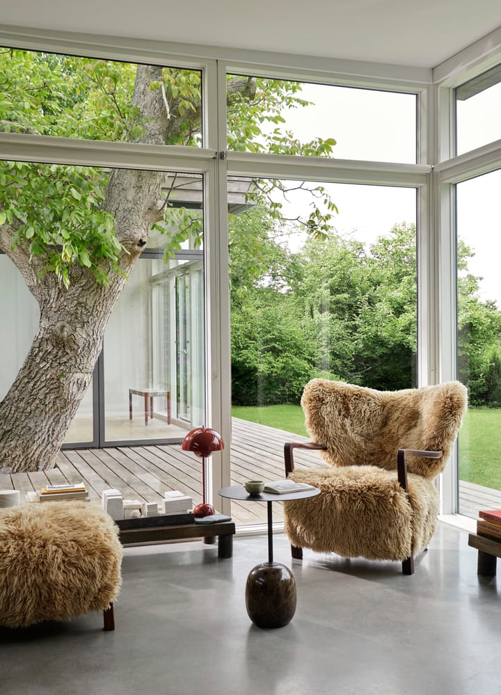 Sillón Wulff Lounge Chair ATD2, Nogal tratado-Sheepskin honey &Tradition
