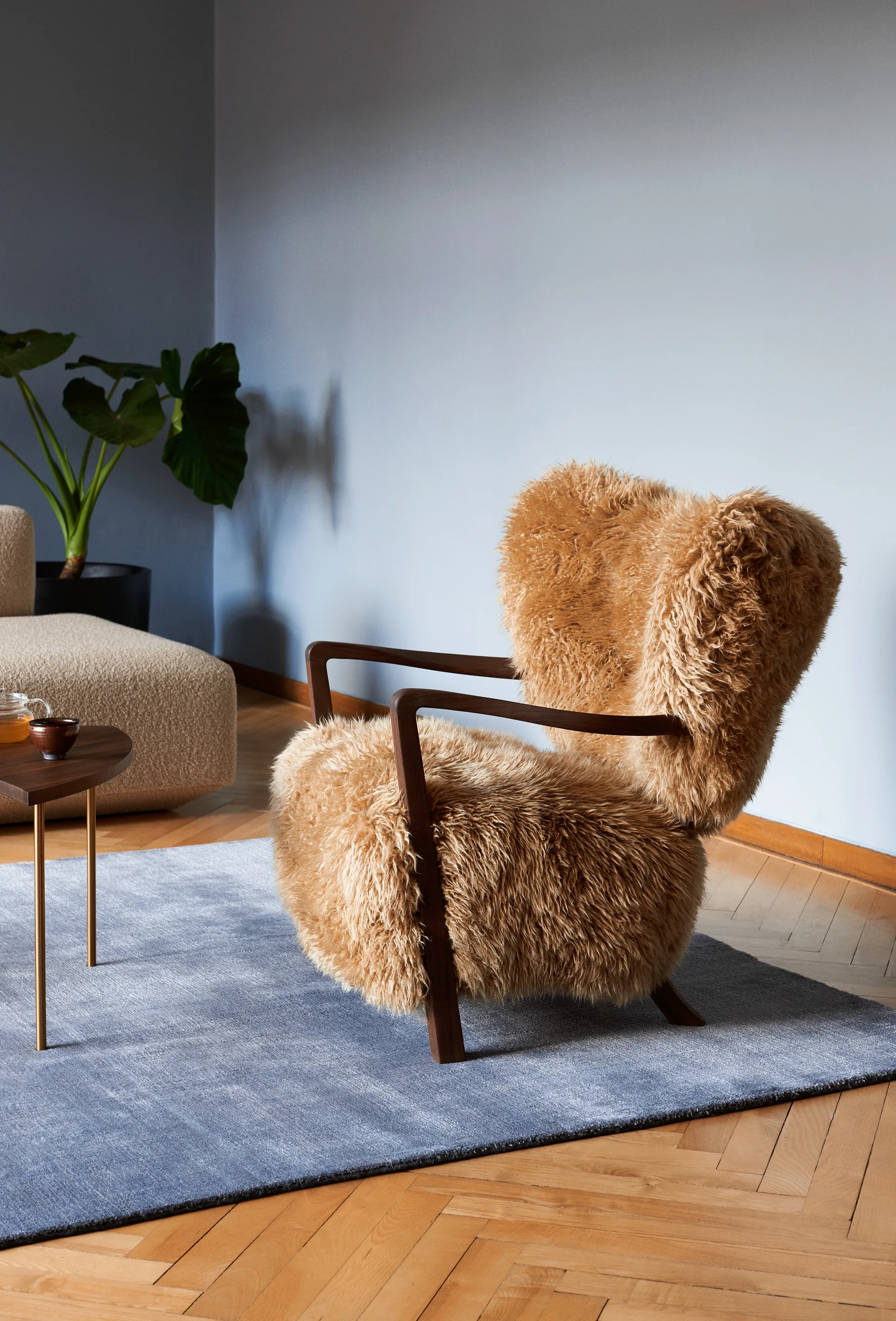 Sillón Wulff Lounge Chair ATD2, Nogal tratado-Sheepskin honey &Tradition