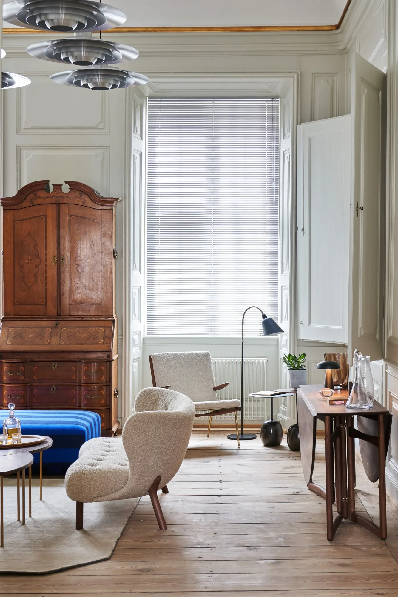 Sofá Little Petra VB2, Nogal tratado con aceite-Karakorum &Tradition