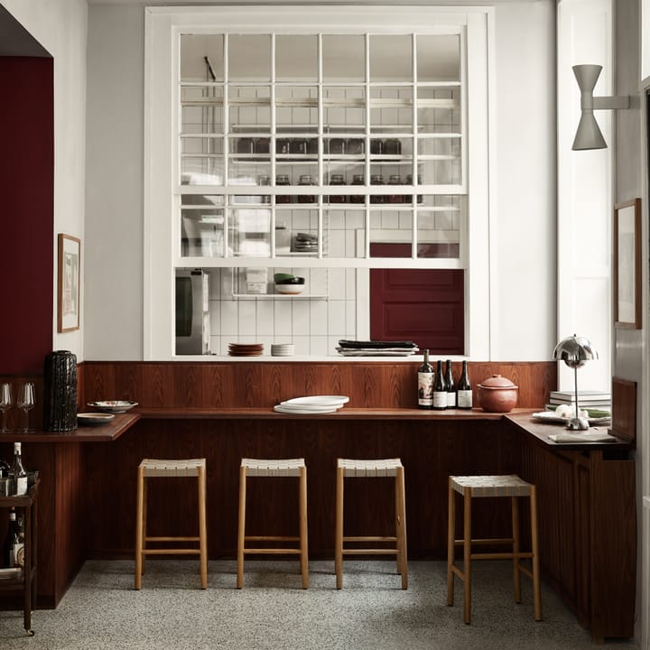 Taburete bar Betty TK7, Black, asiento de banda de lino trenzada natural &Tradition