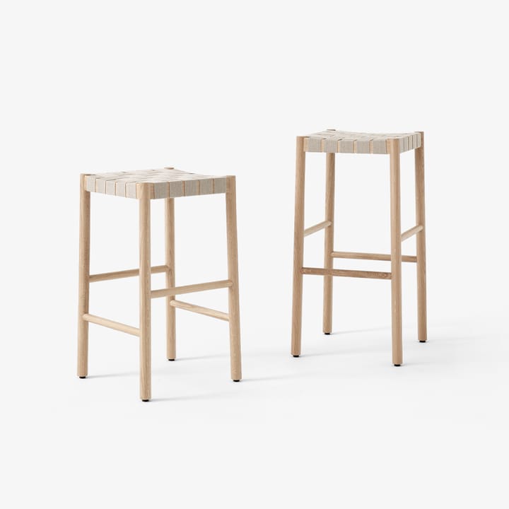 Taburete bar Betty TK7, Black, asiento de banda de lino trenzada natural &Tradition