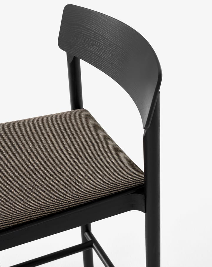 Taburete Betty TK14 Counter Chair 65 cm, Fuse 0351-fresno lacado negro &Tradition