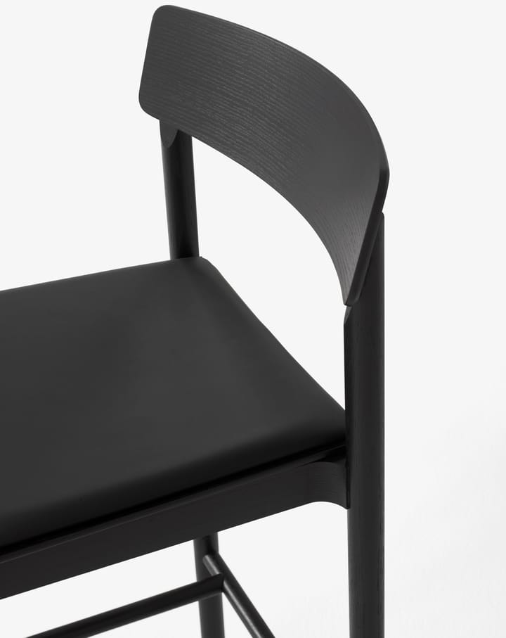 Taburete Betty TK17 Bar Chair 75 cm, Cuero negro Noble-fresno lacado negro &Tradition