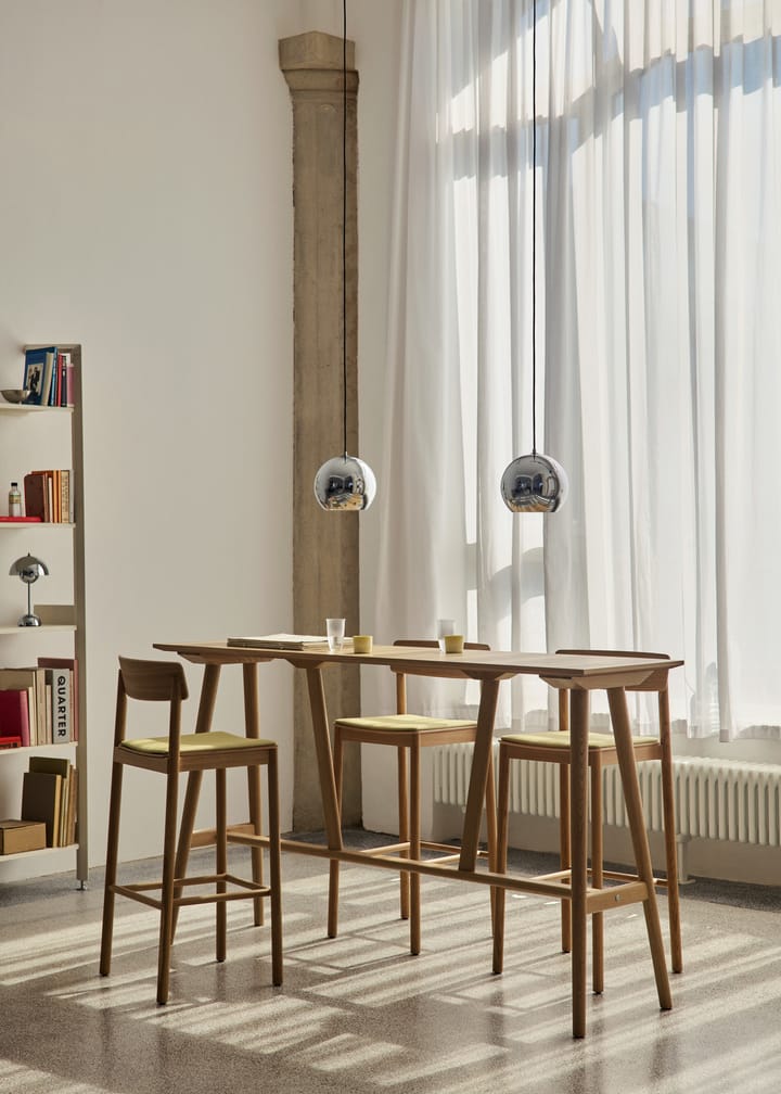 Taburete Betty TK17 Bar Chair 75 cm, Fuse 0421-roble lacado &Tradition