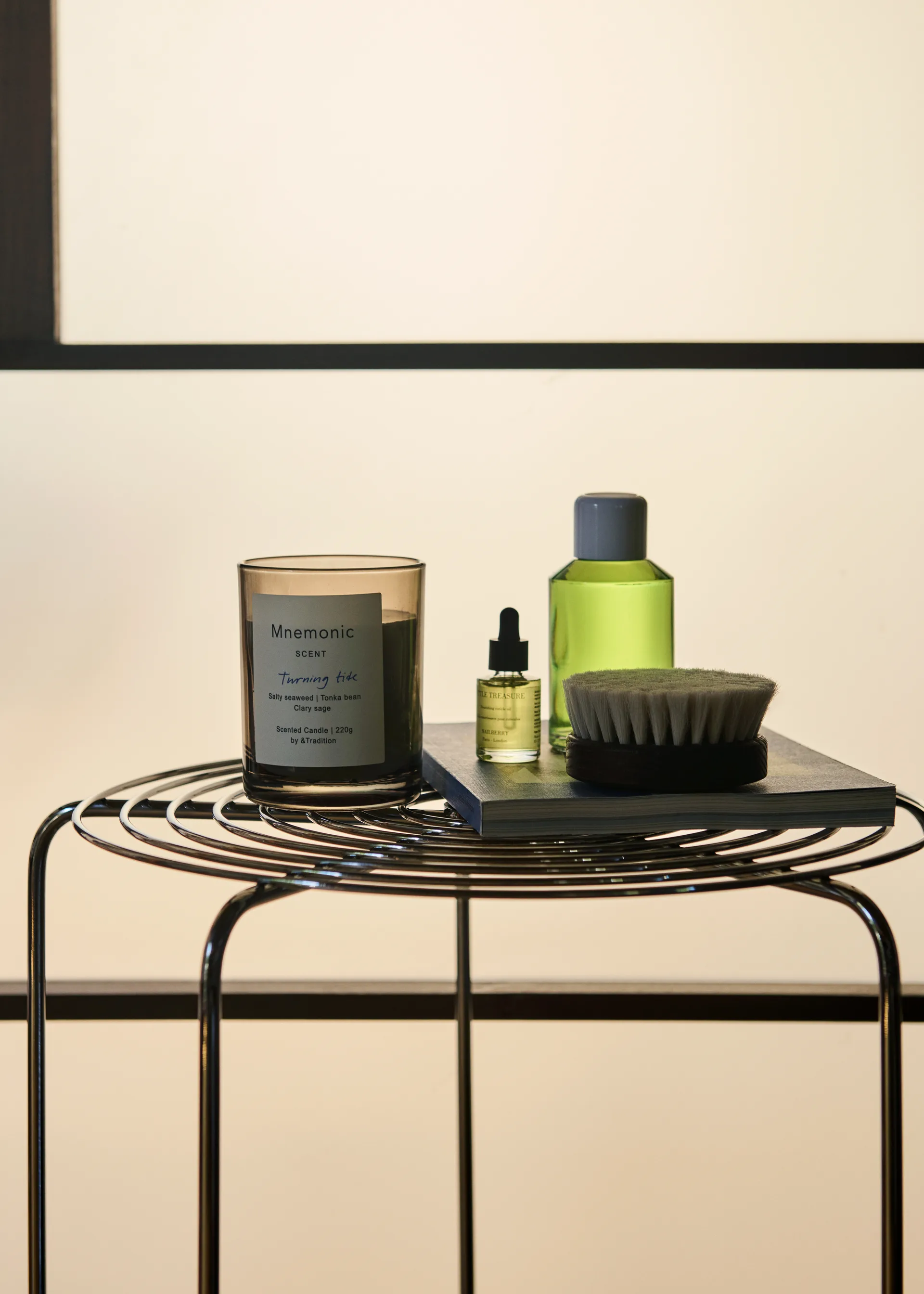 Vela aromática Mnemonic MNC5, Turning tide &Tradition