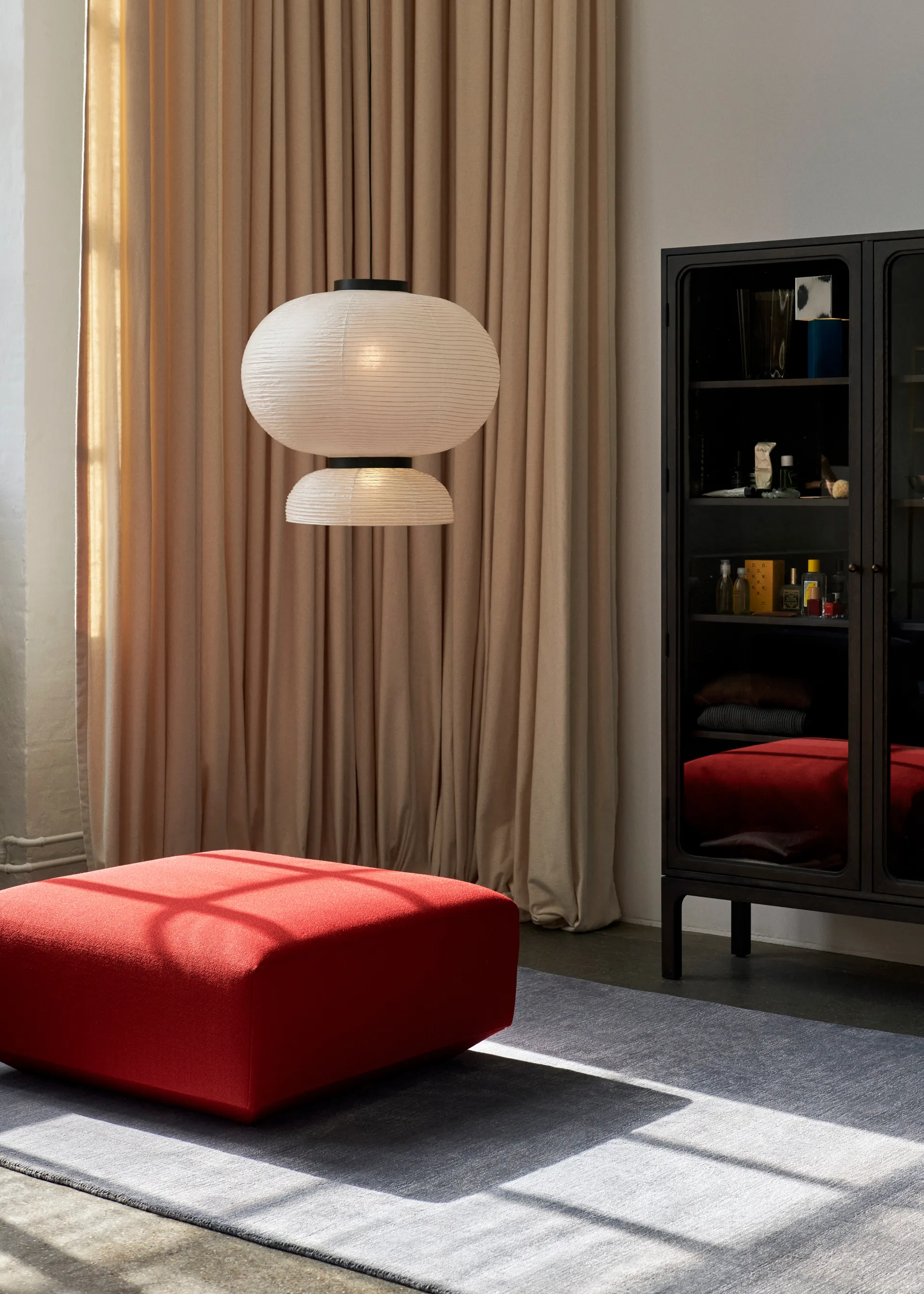 Vitrina Trace SC88 120x192x40 cm, Dark stained oak &Tradition