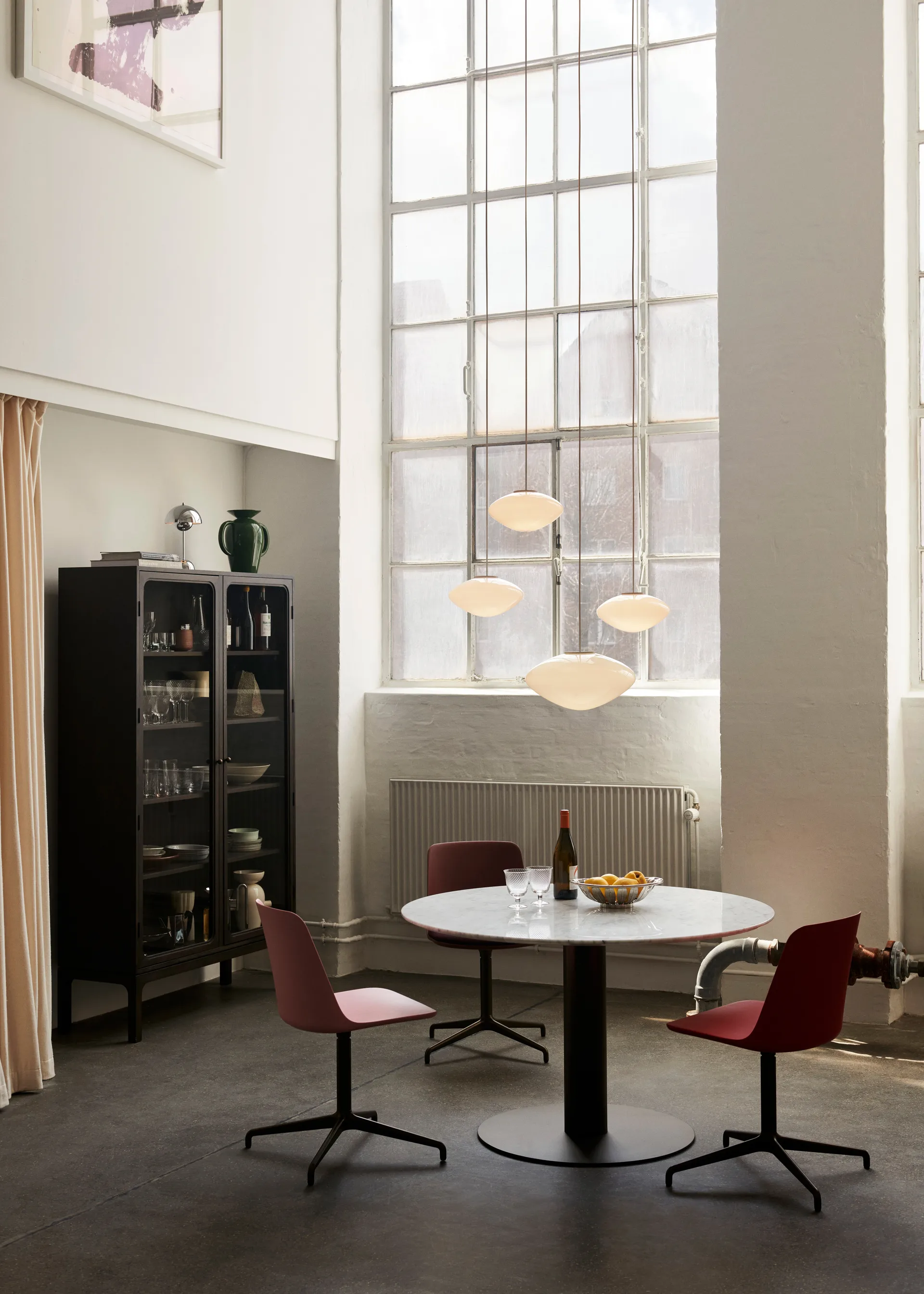 Vitrina Trace SC88 120x192x40 cm, Dark stained oak &Tradition