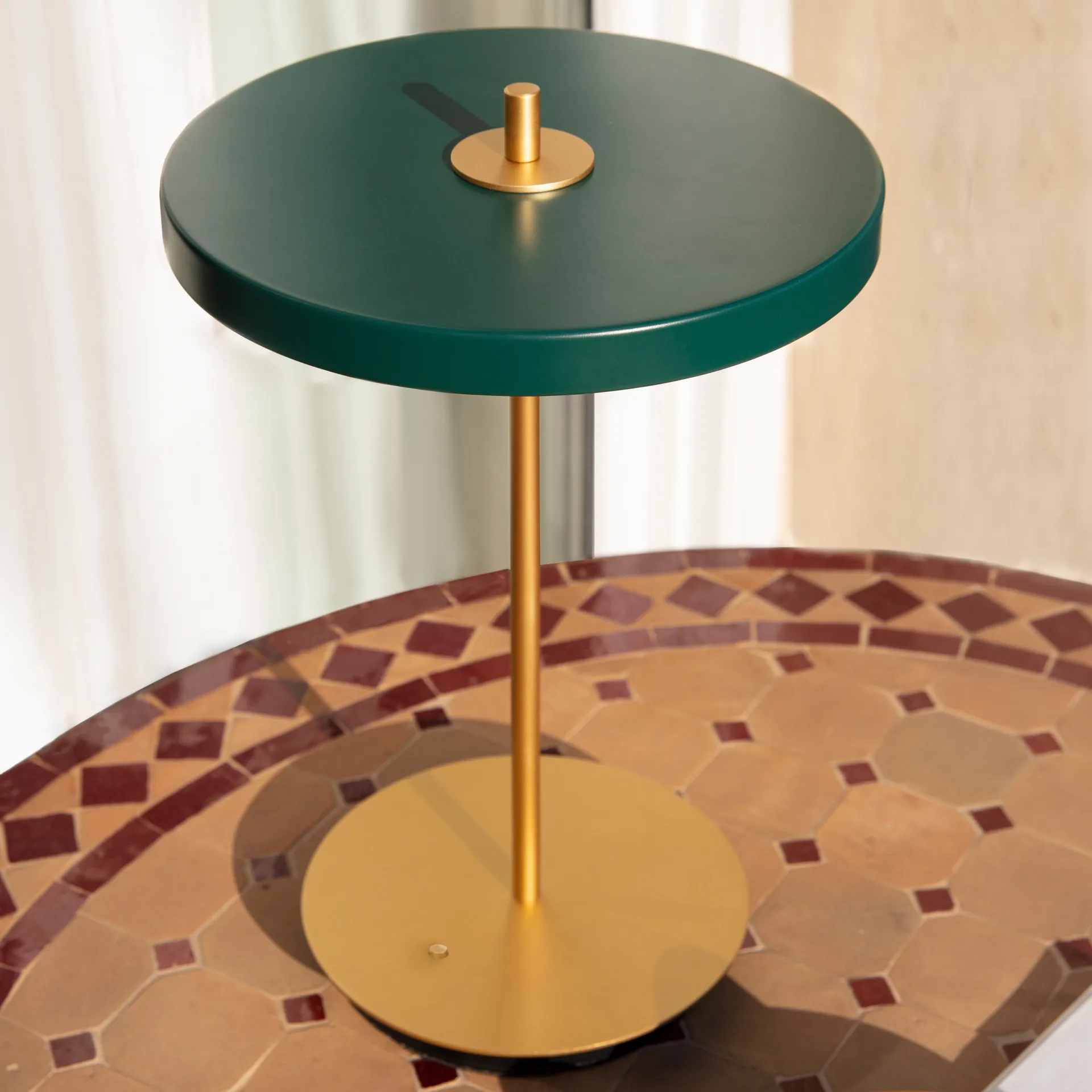Lámpara de mesa Asteria Move, Forest green Umage