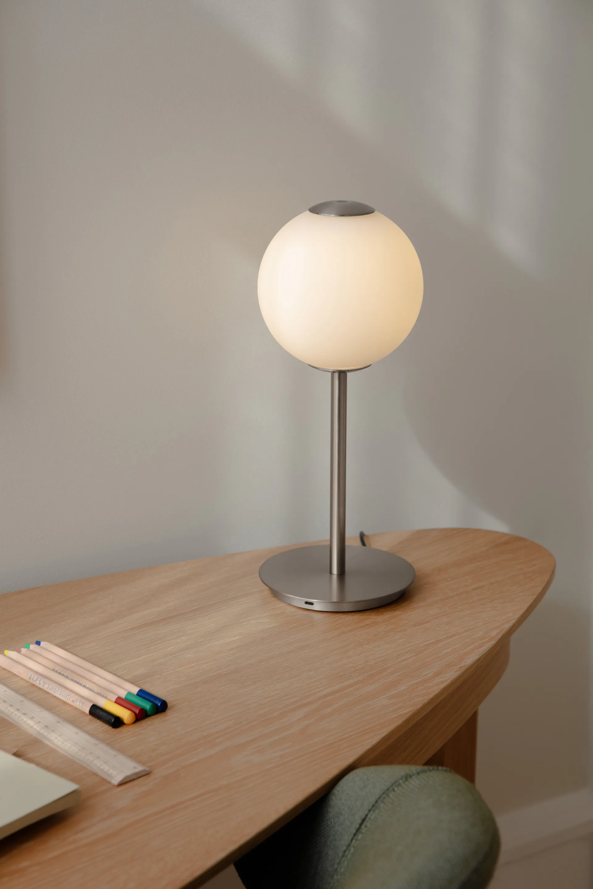 Lámpara de mesa Audrey Table, Acero Umage