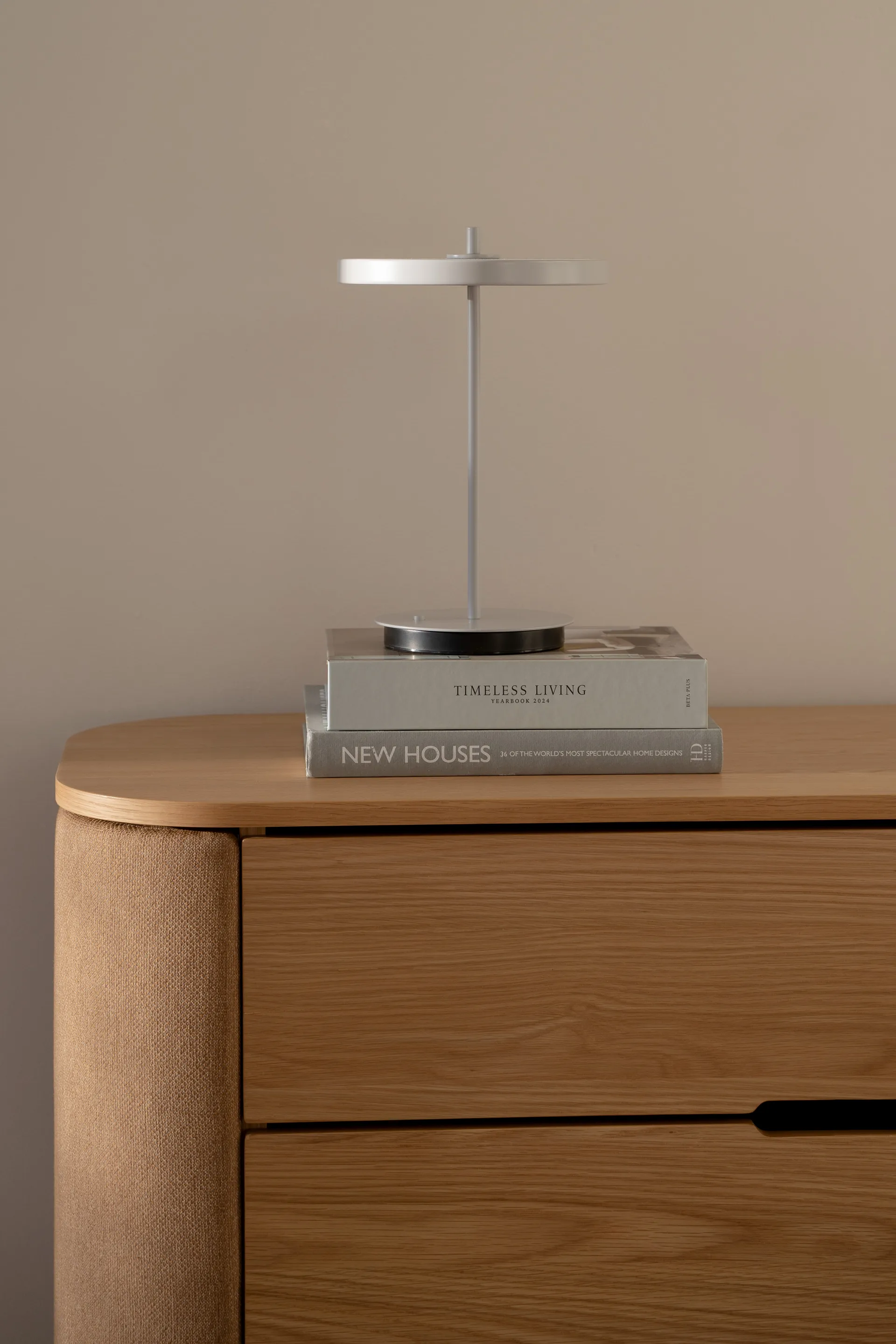 Lámpara de mesa portátil Asteria Move, Monochrome-nuance mist Umage