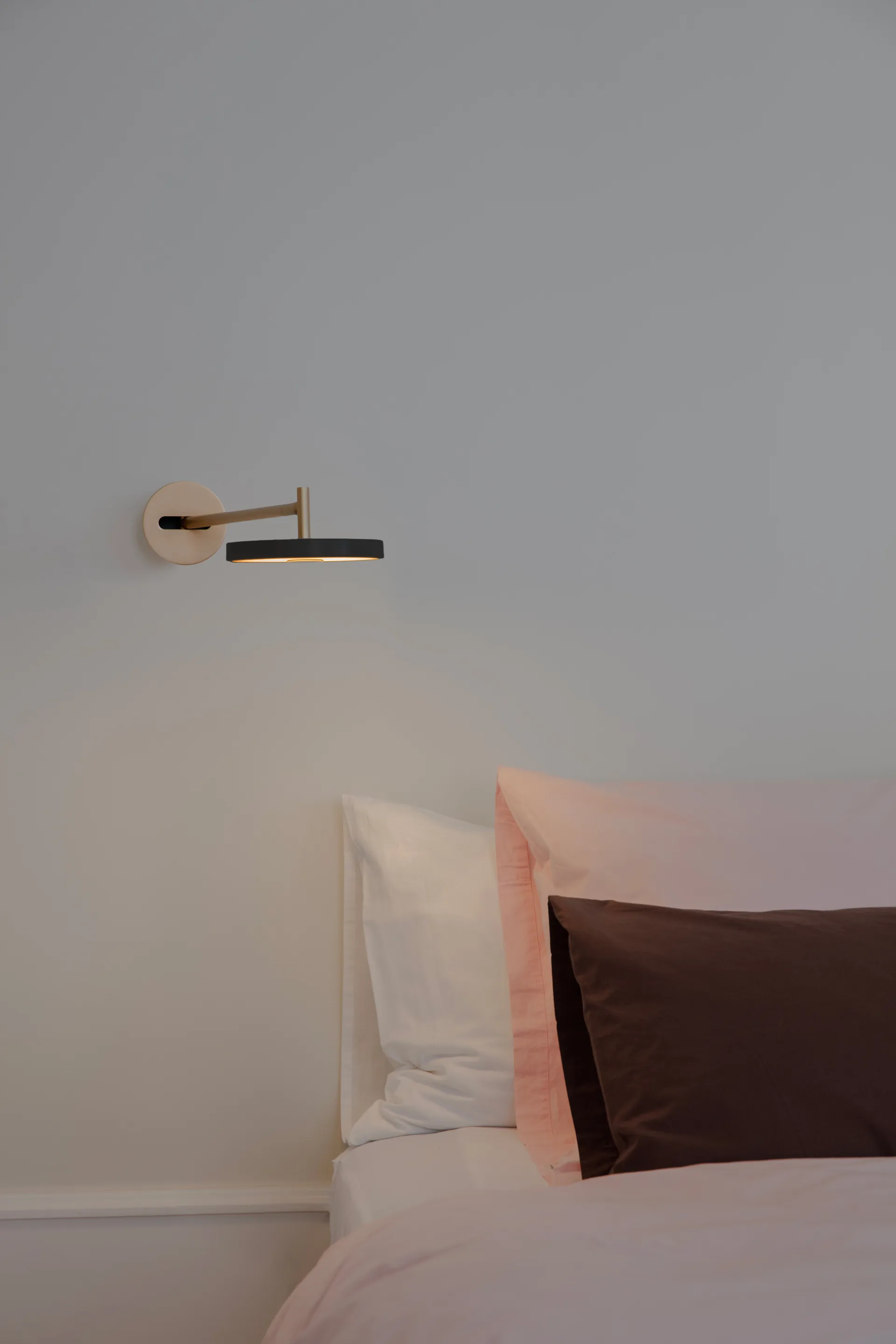 Lámpara de pared Asteria Wall, Long, Black-brass Umage