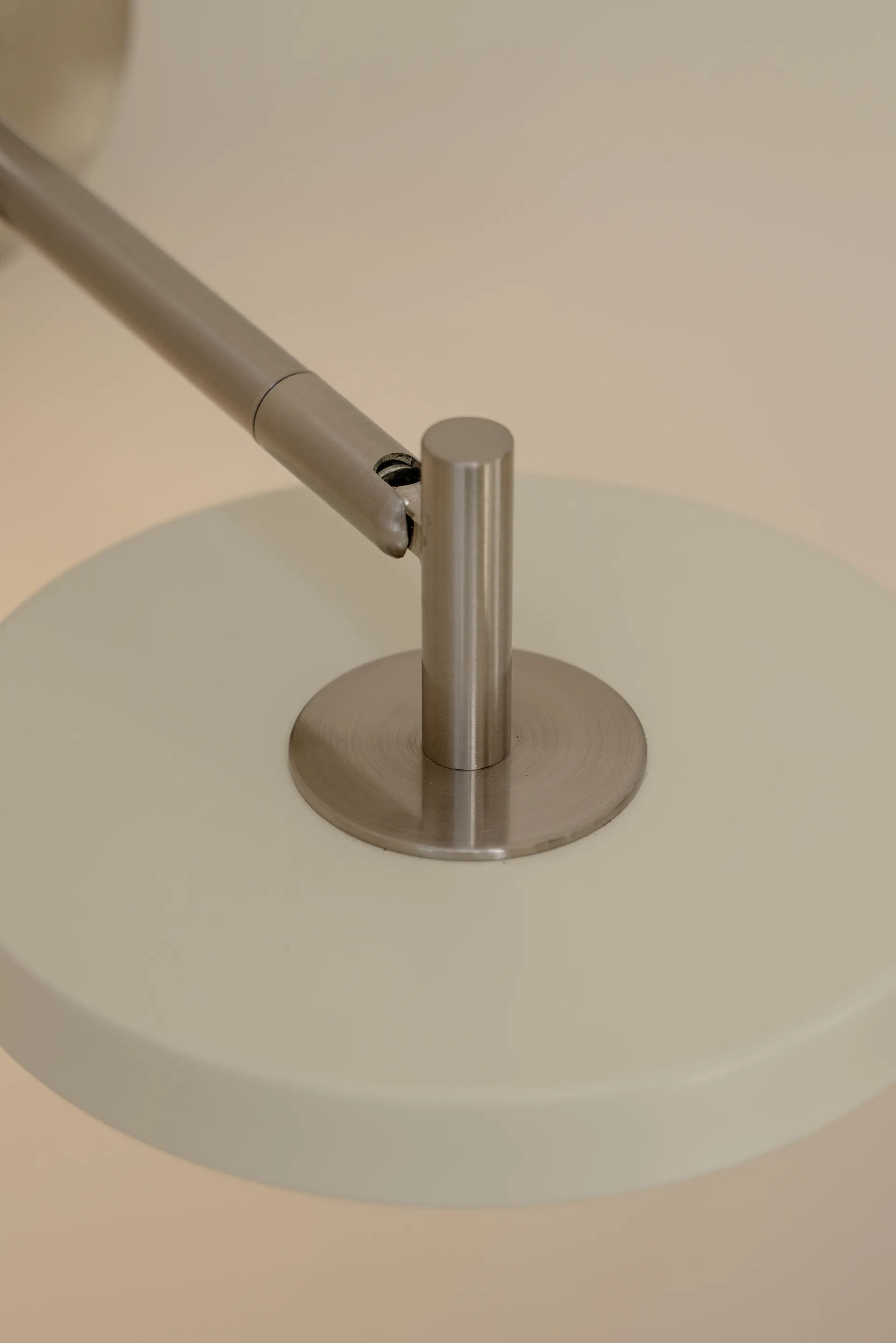 Lámpara de pared Asteria Wall, Short, Nuance mist-chrome Umage