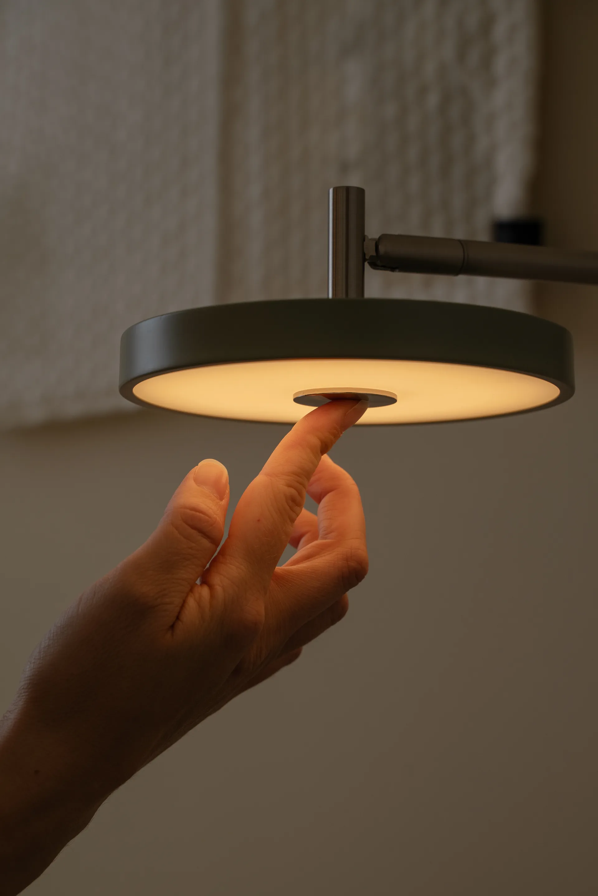 Lámpara de pared Asteria Wall, Short, Nuance olive-chrome Umage