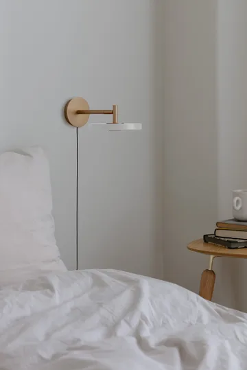 Lámpara de pared Asteria Wall - Short, Pearl white-brass - Umage