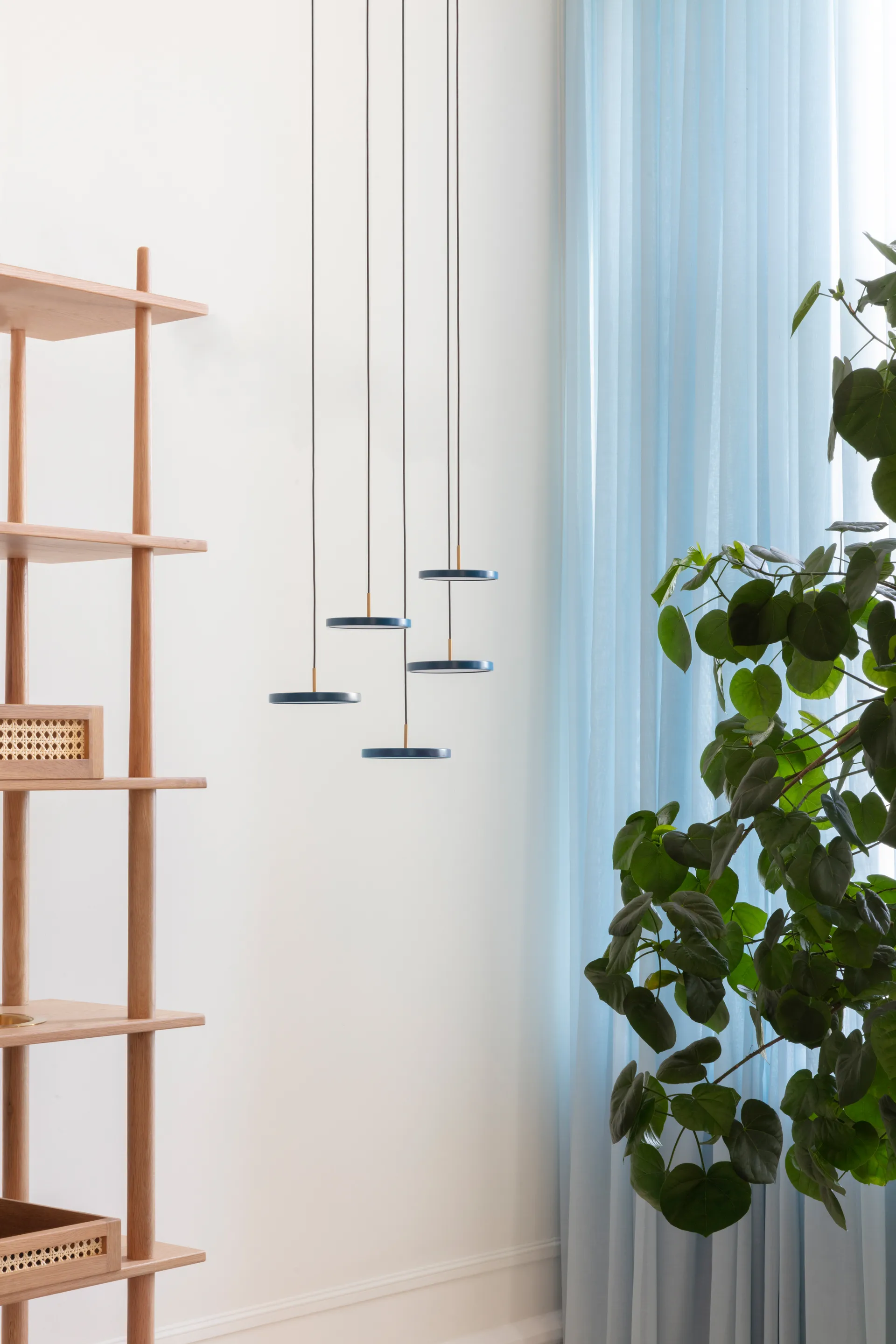 Lámpara de techo Asteria Micro, Petrol Blue Umage