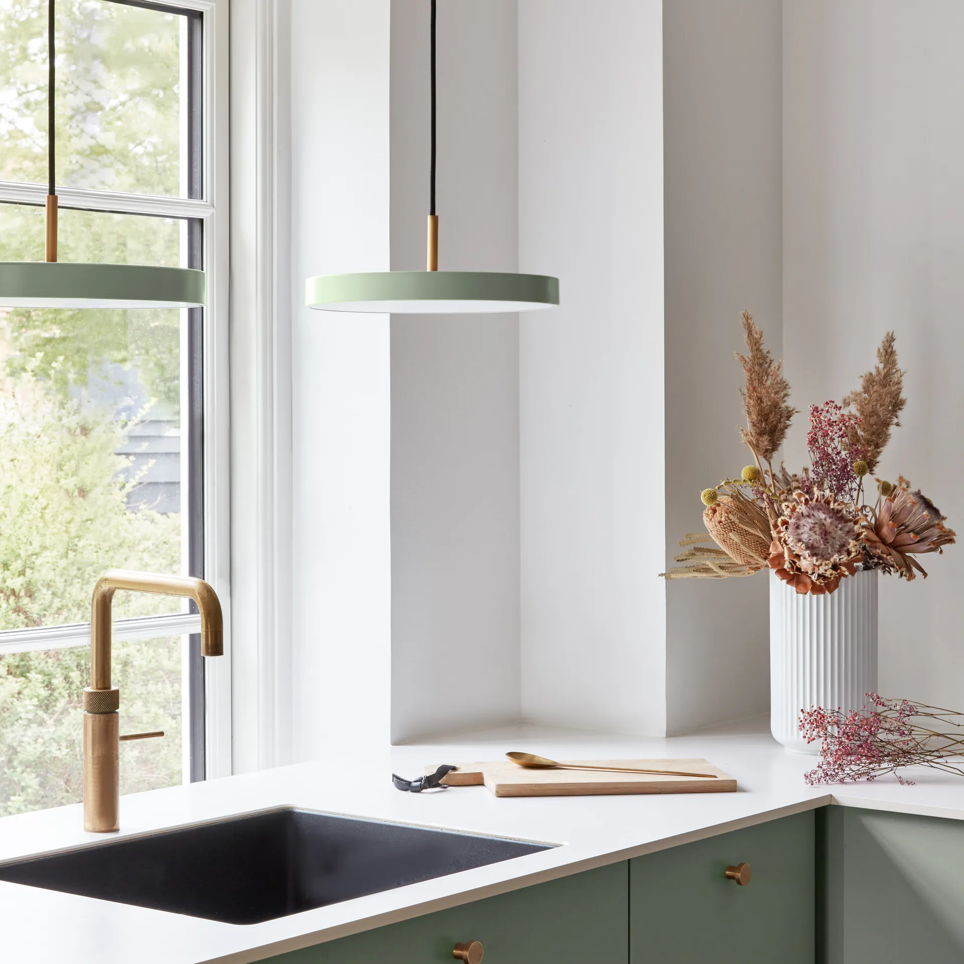 Lámpara de techo Asteria Mini, Nuance olive Umage