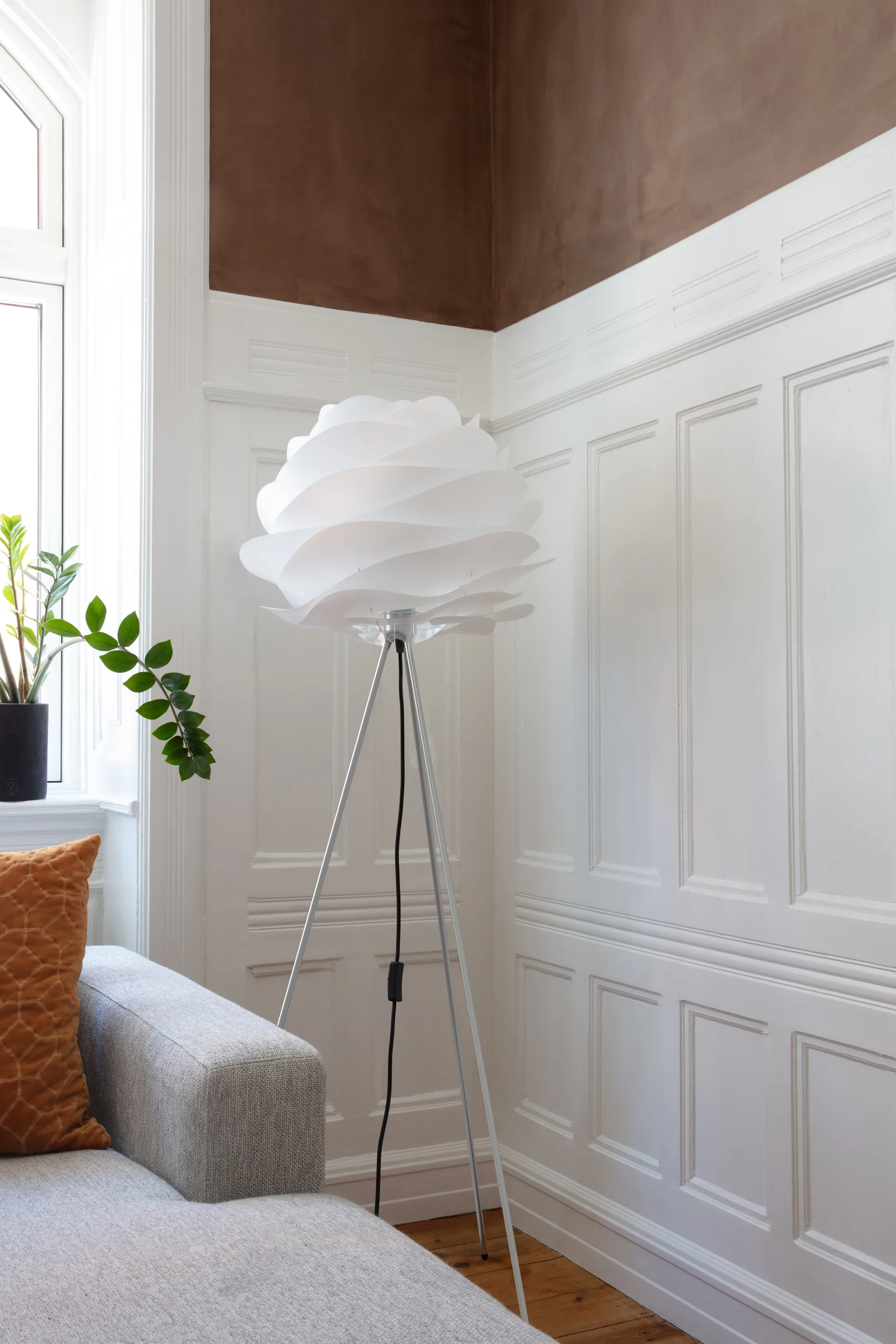 Pie de lámpara de suelo Tripod, Acero cepillado Umage