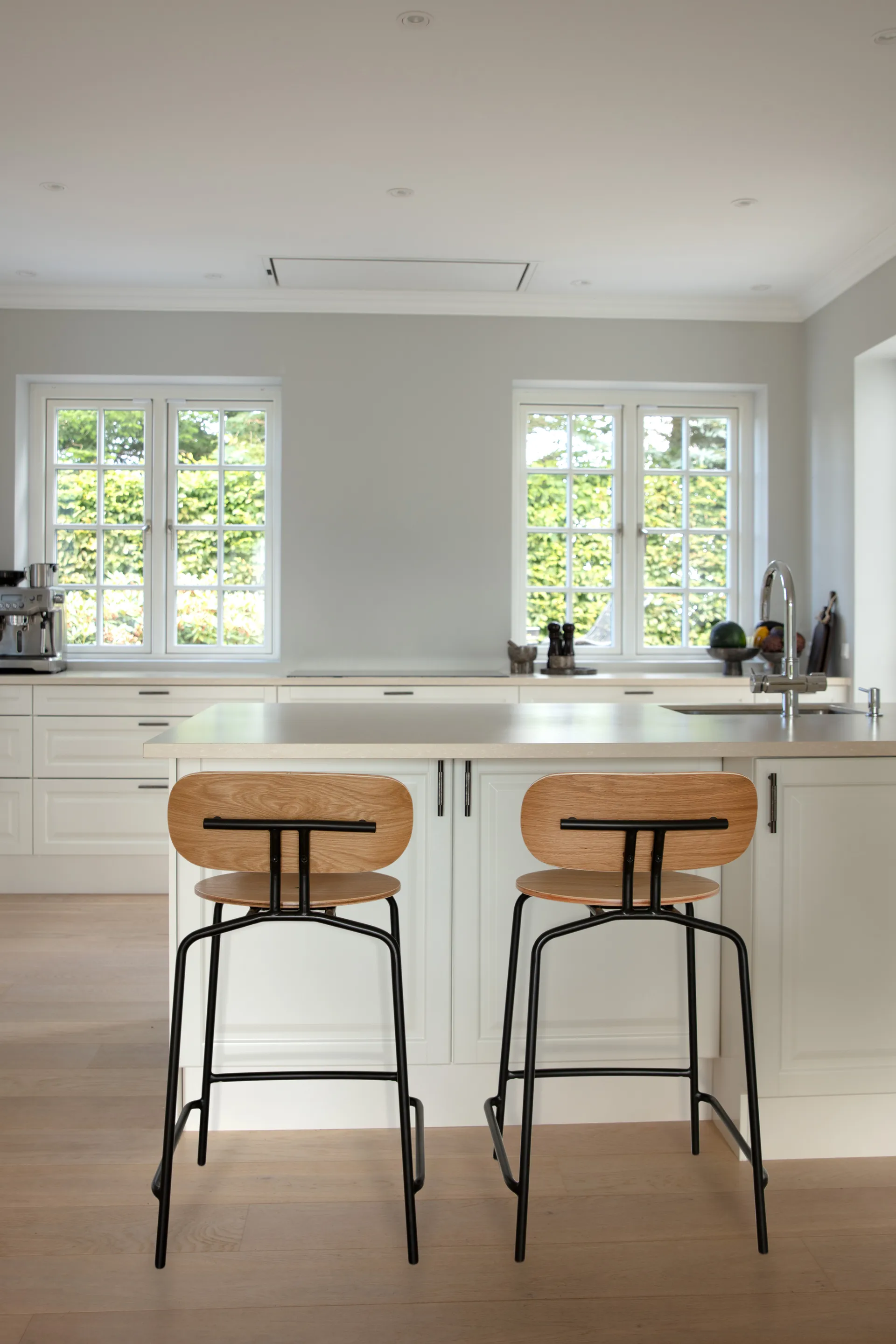 Taburete Curious 65 cm, Oak-black Umage