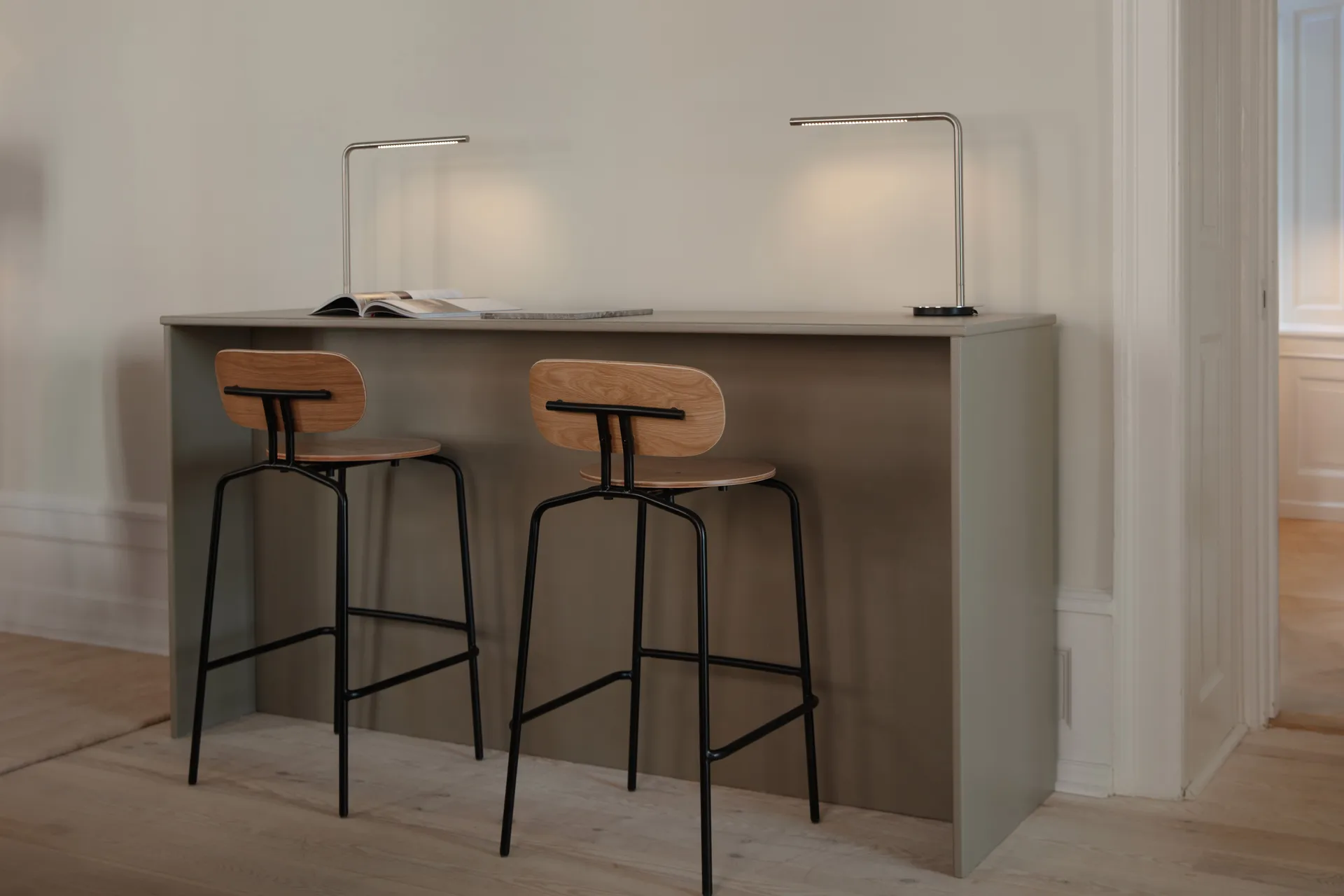 Taburete Curious 75 cm, Oak-black Umage