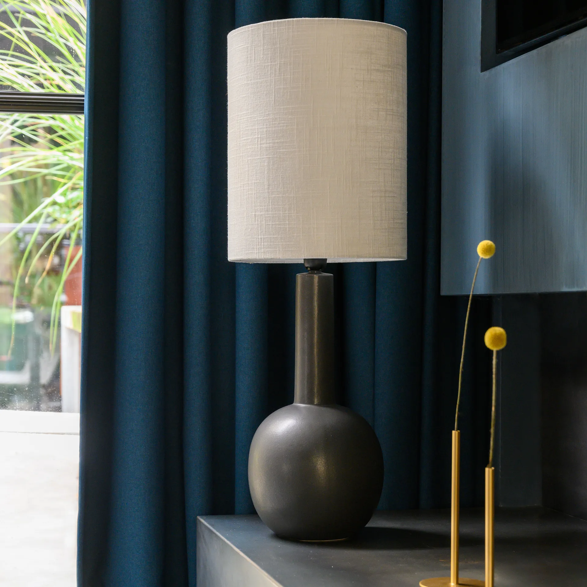 Lámpara de mesa Escape 76 cm, Ebony-white URBAN NATURE CULTURE