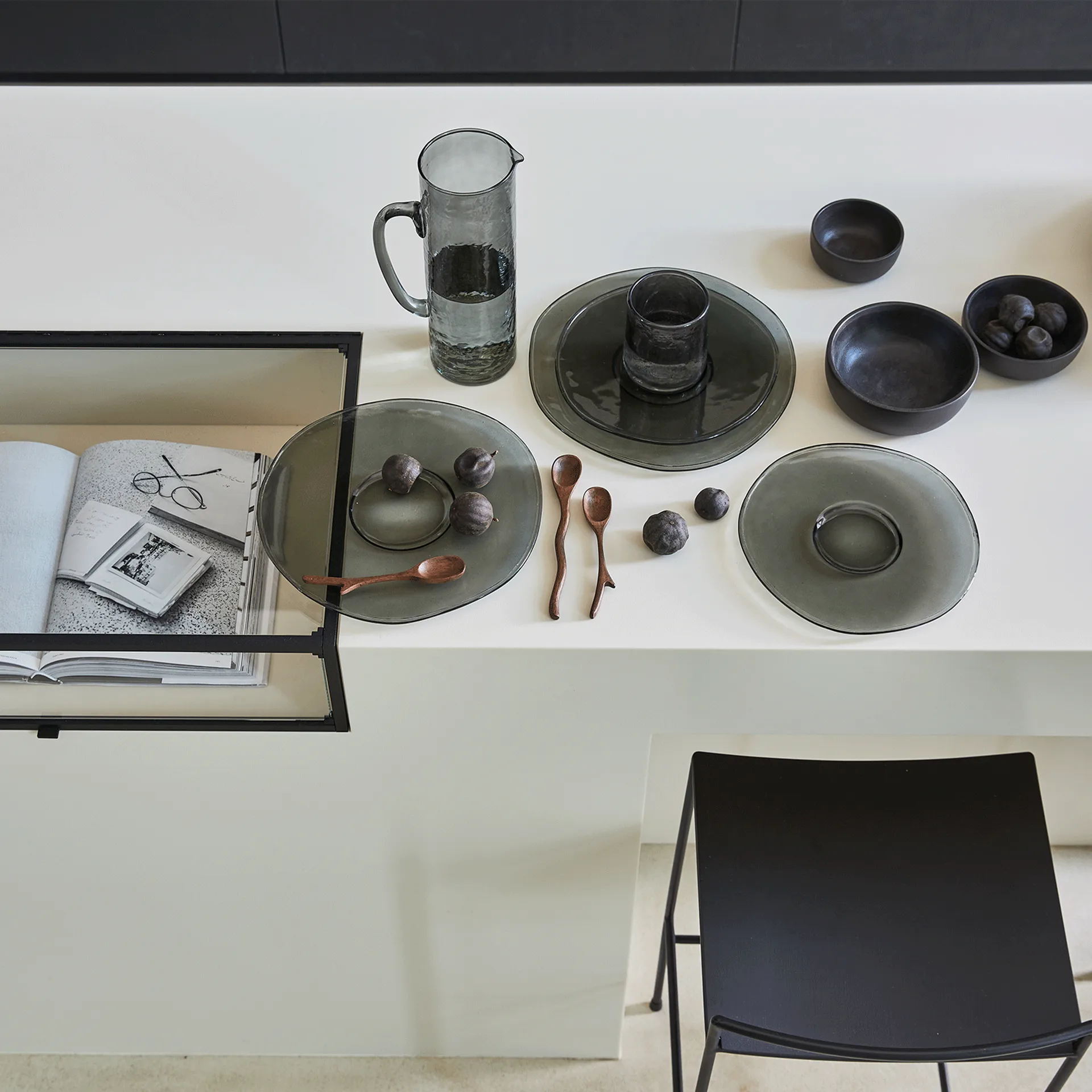 Plato UNC vidrio reciclado Ø28 cm, Ebony URBAN NATURE CULTURE