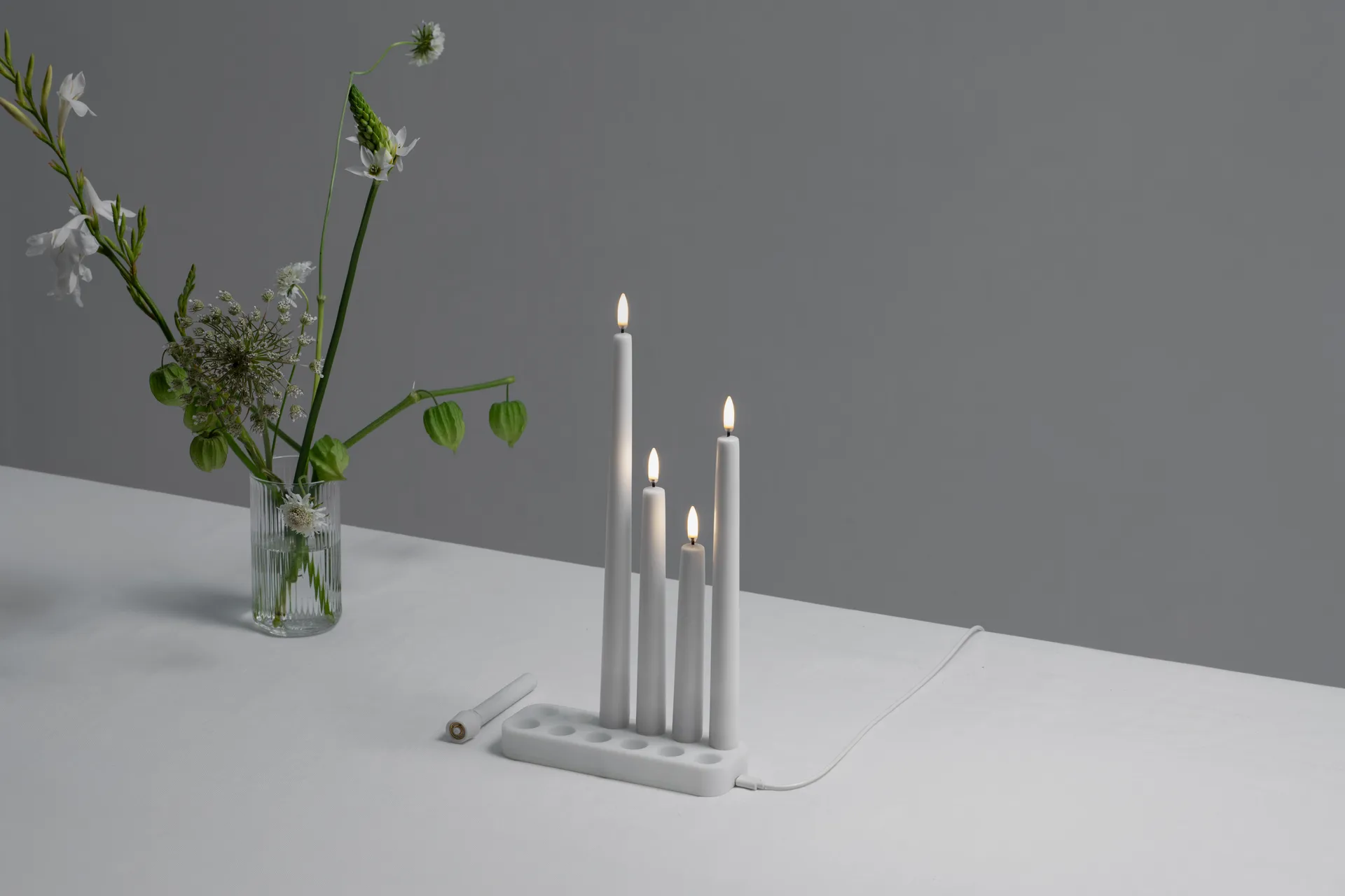 Velas cónicas Uyuni LED blancas, 2-pack, Ø2,3 × 25,2 cm Uyuni Lighting