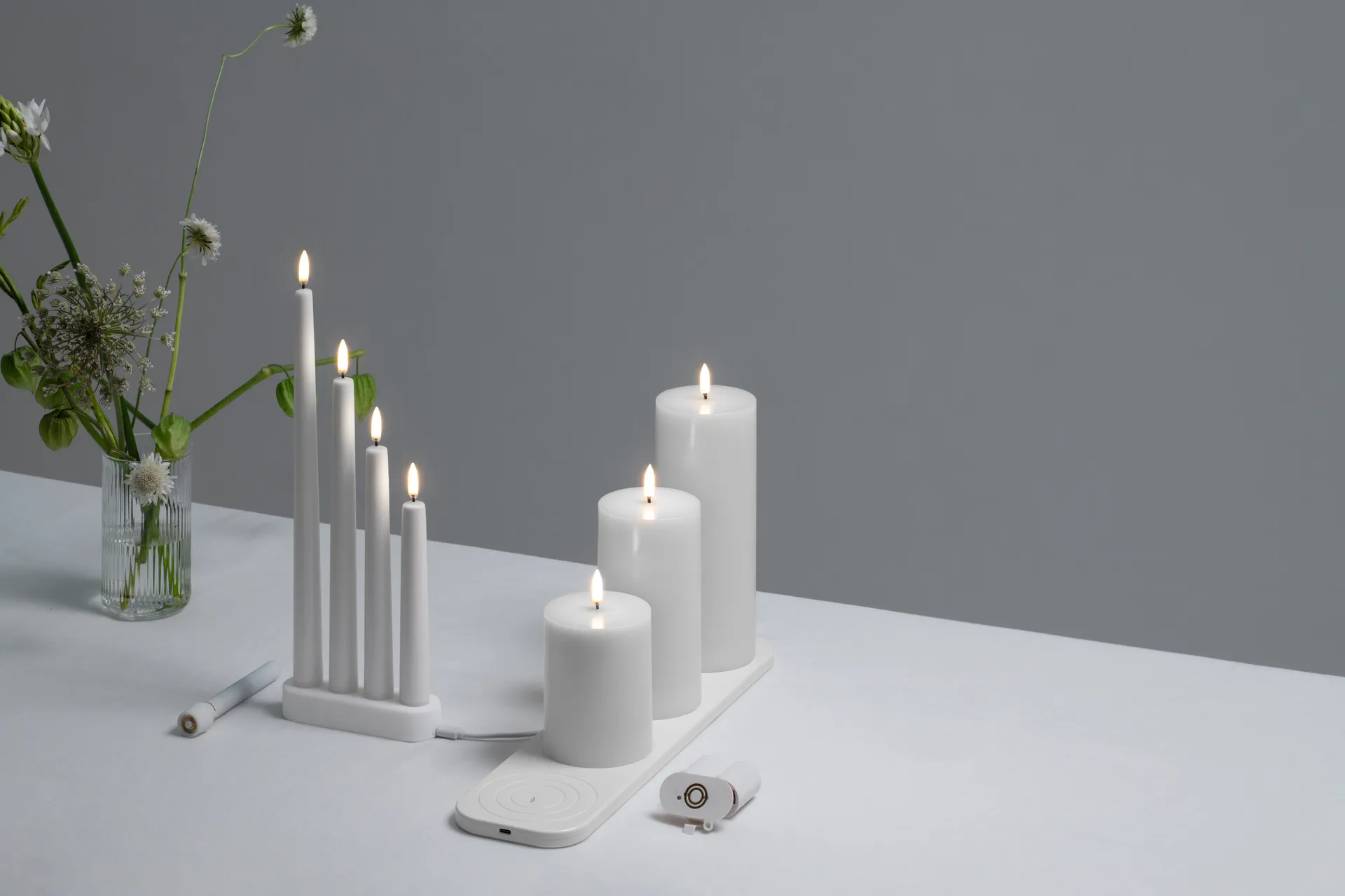 Velas cónicas Uyuni LED blancas, 2-pack, Ø2,3 × 25,2 cm Uyuni Lighting