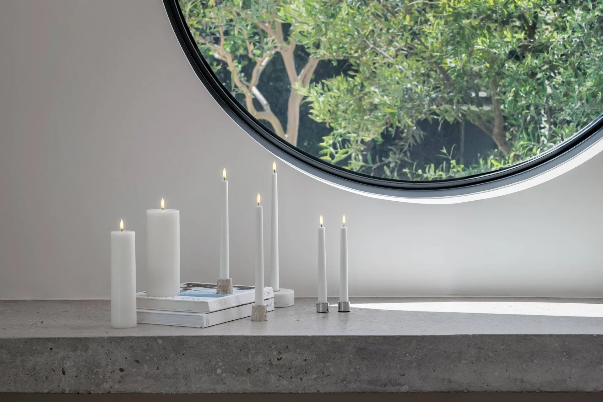 Velas cónicas Uyuni LED blancas, 2-pack, Ø2,3x20 cm Uyuni Lighting