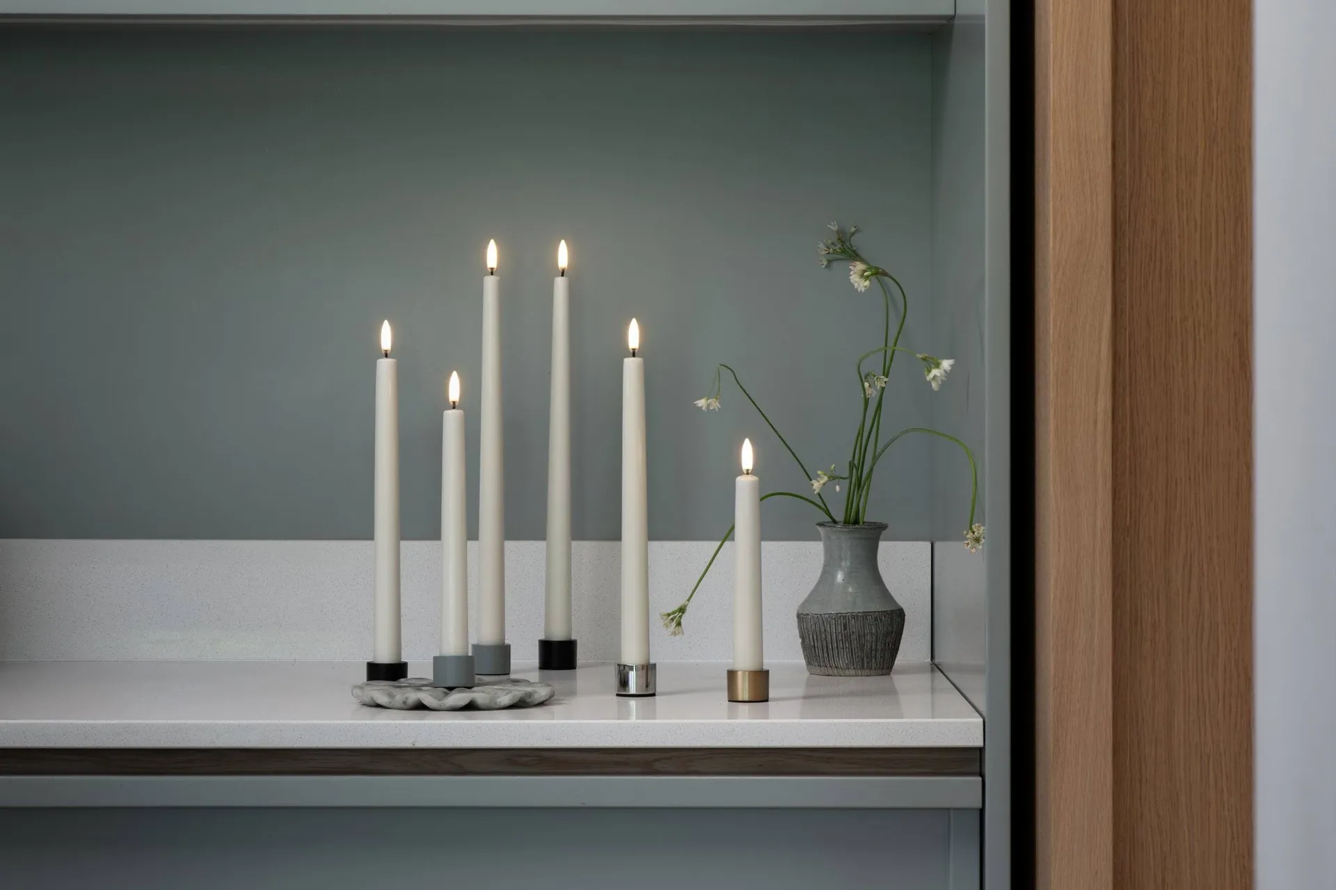 Velas cónicas Uyuni LED blancas, 2-pack, Ø2,3x20 cm Uyuni Lighting
