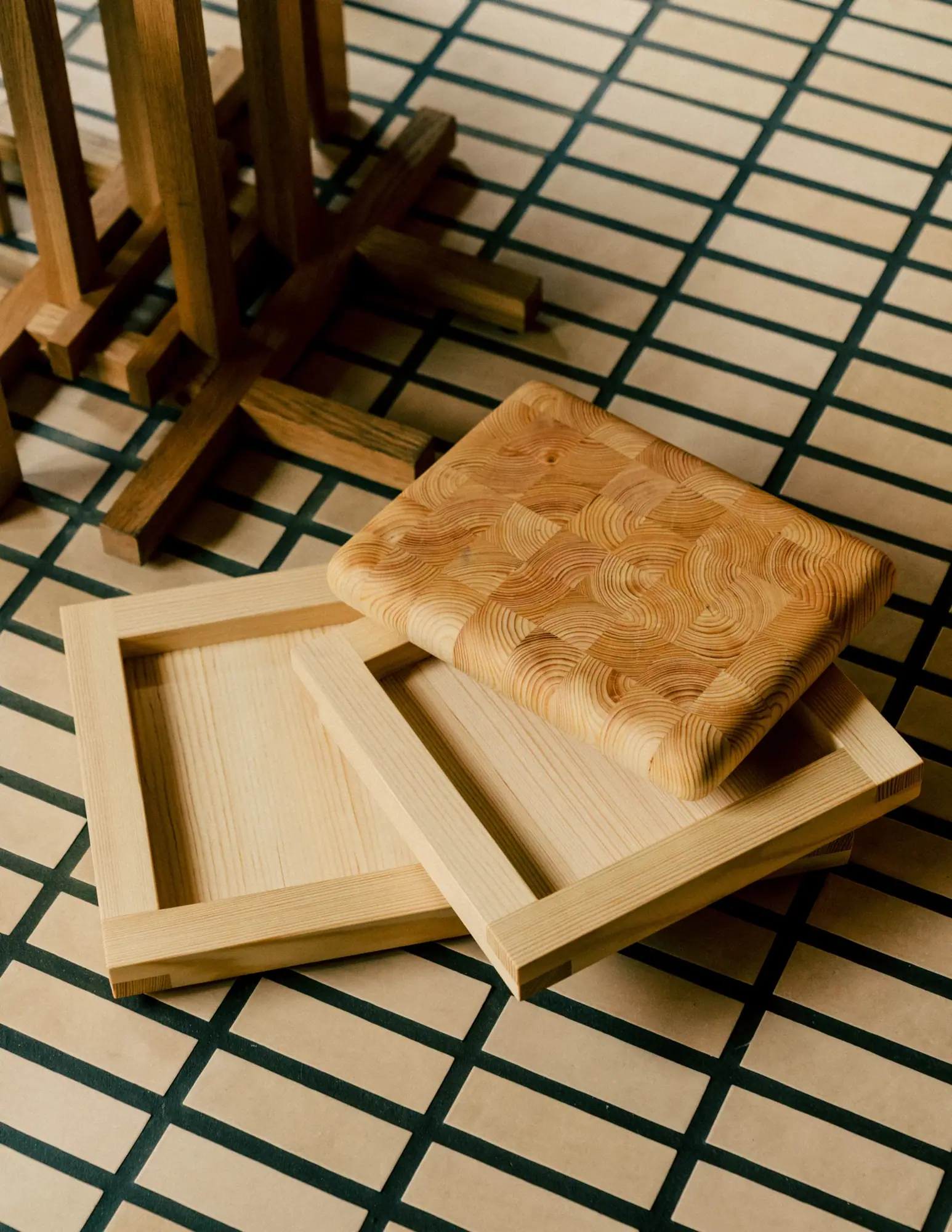 009 Tray bandeja, Pino aceitado, 33x33x6 cm Vaarnii