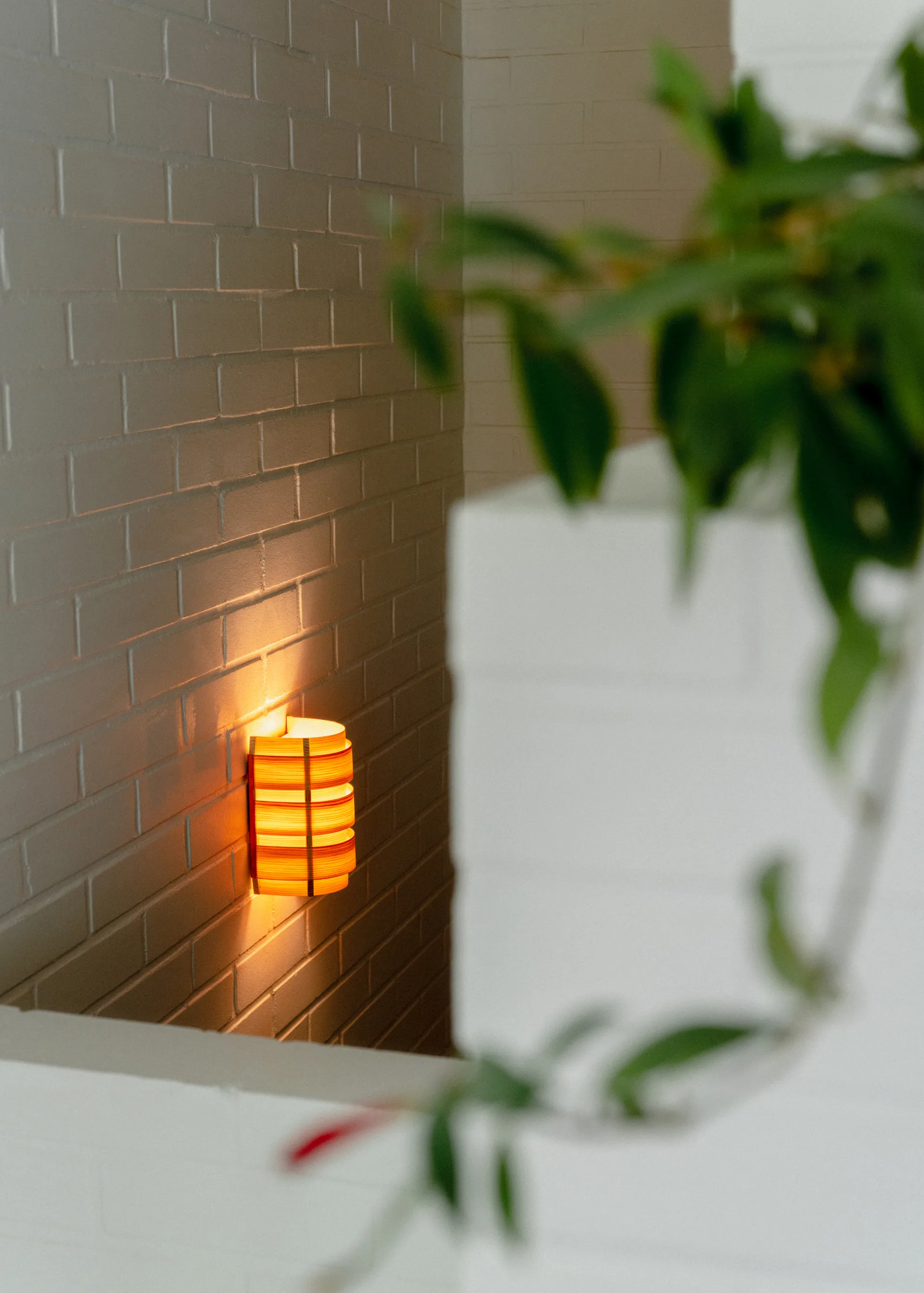 1004 Hans Wall Light, Pino aceitado y encerado mate, 16x24 cm Vaarnii