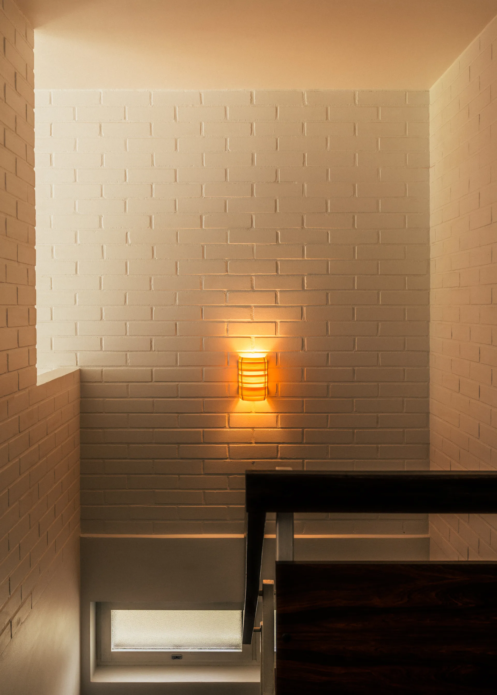 1004 Hans Wall Light, Pino aceitado y encerado mate, 16x24 cm Vaarnii