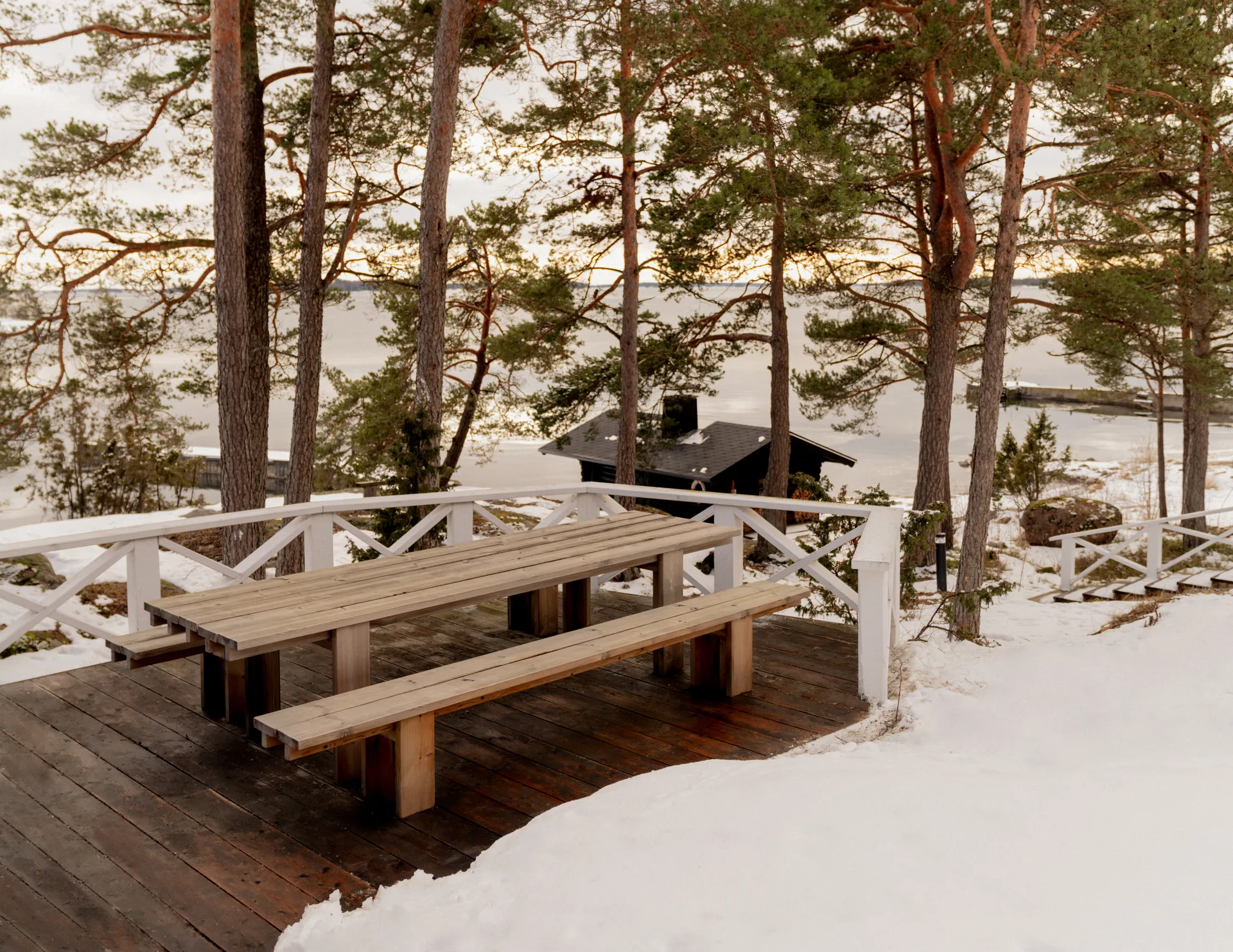 Banco 013 Osa Outdoor Bench, Pino termotratado, 182×37×49 cm Vaarnii