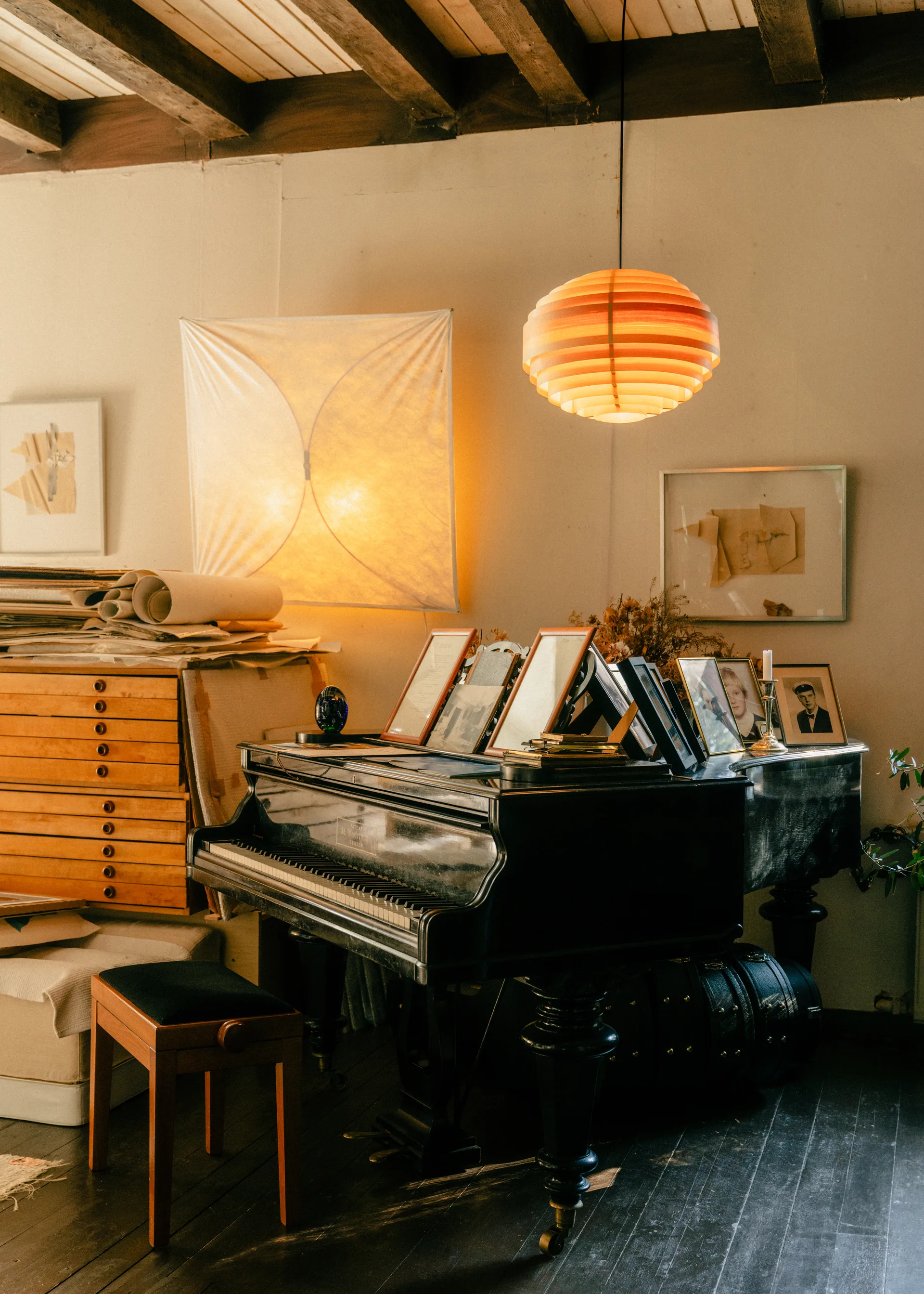 Lámpara de techo 1002 Hans Pendant, Pino aceitado y encerado mate, Ø46 cm Vaarnii